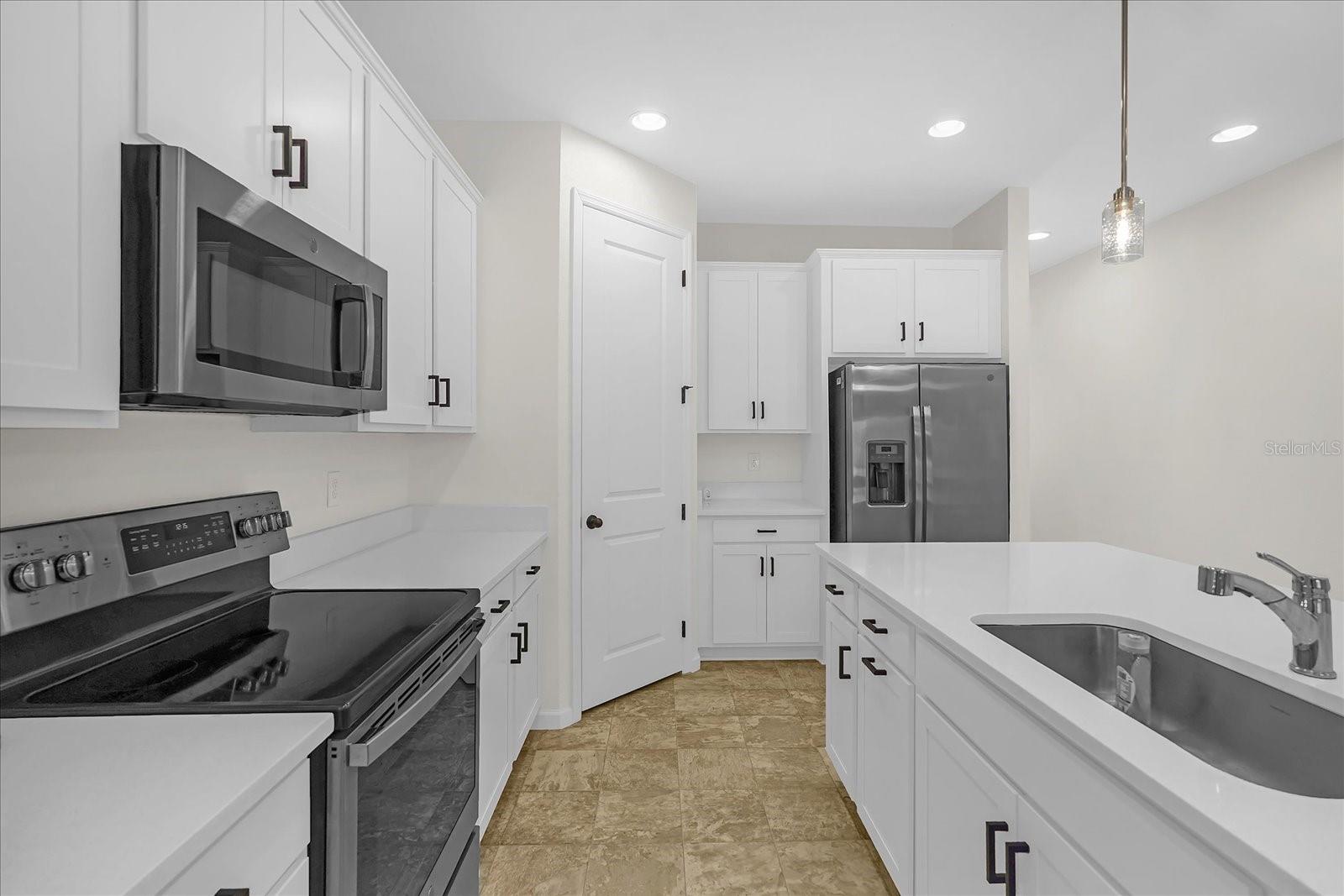 551 Lake Smart Blvd Property Photo 3
