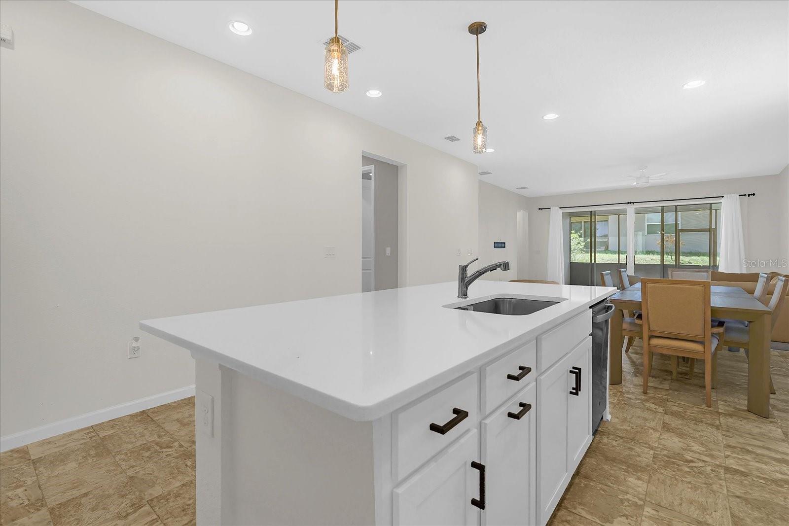 551 Lake Smart Blvd Property Photo 4