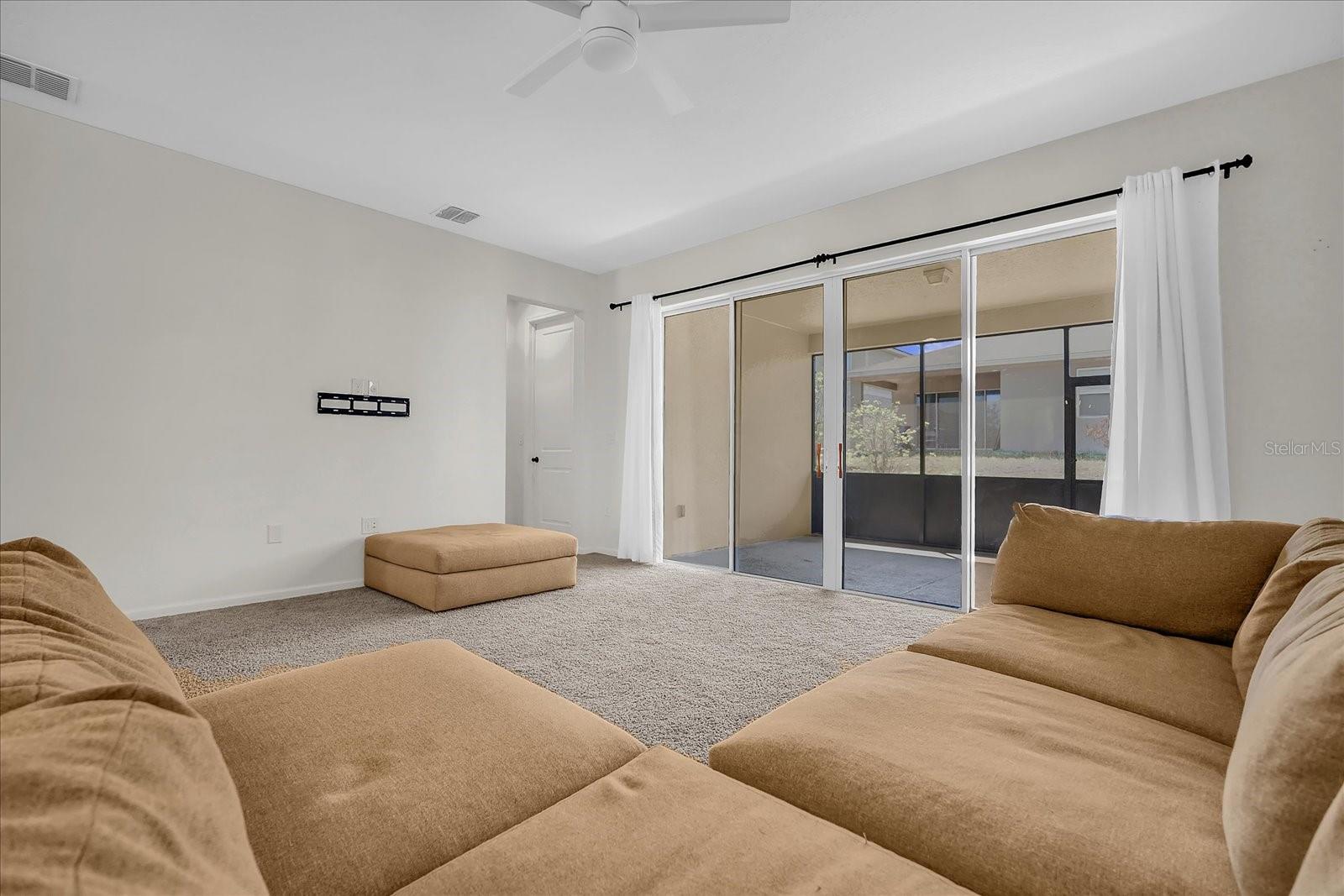 551 Lake Smart Blvd Property Photo 8