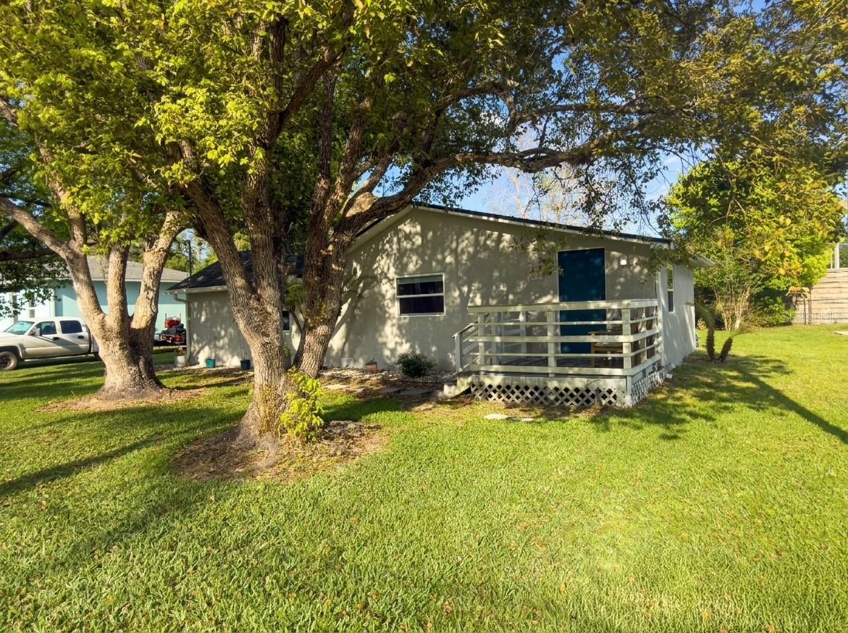 1611 Salmon St Property Photo 2