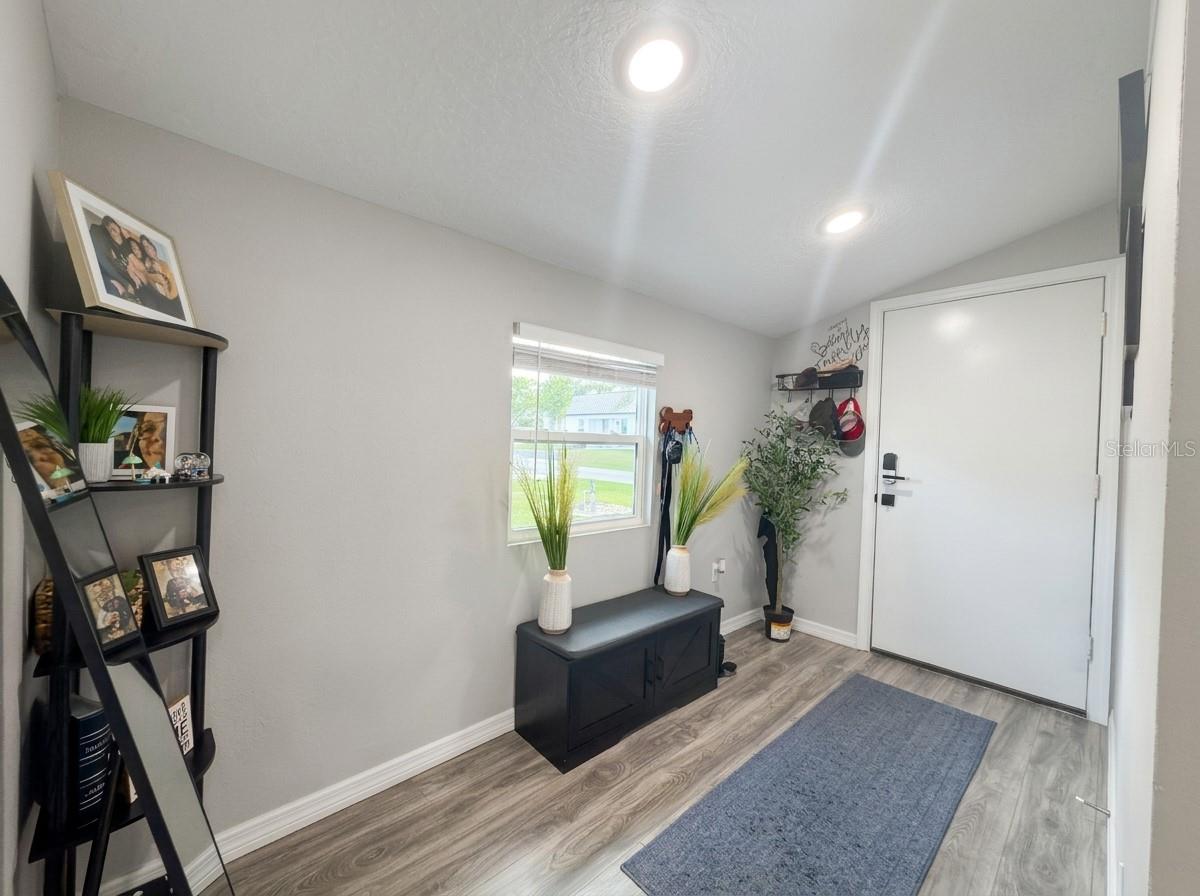 1611 Salmon St Property Photo 8