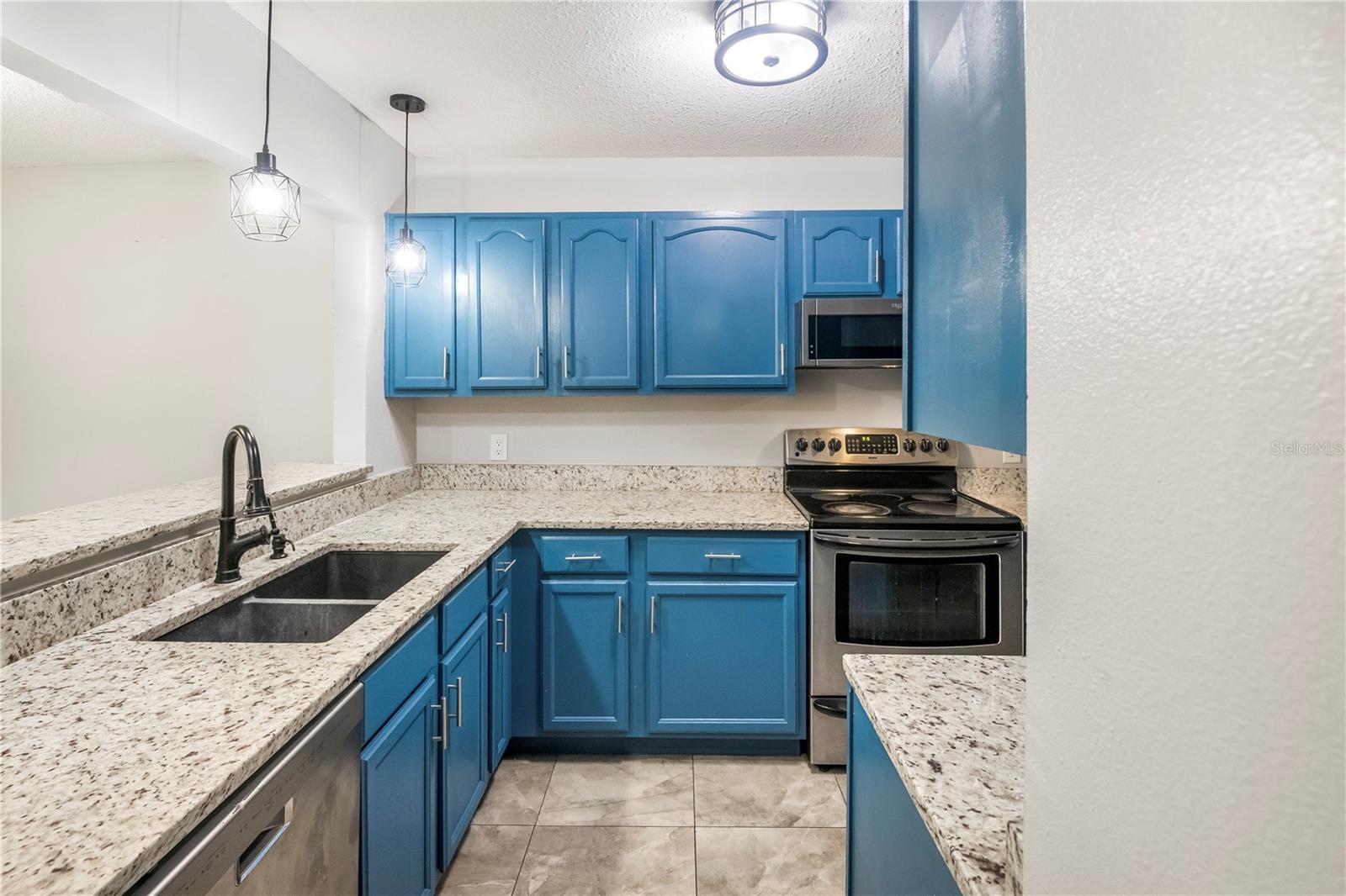 321 Orange Blossom Dr Property Photo 6
