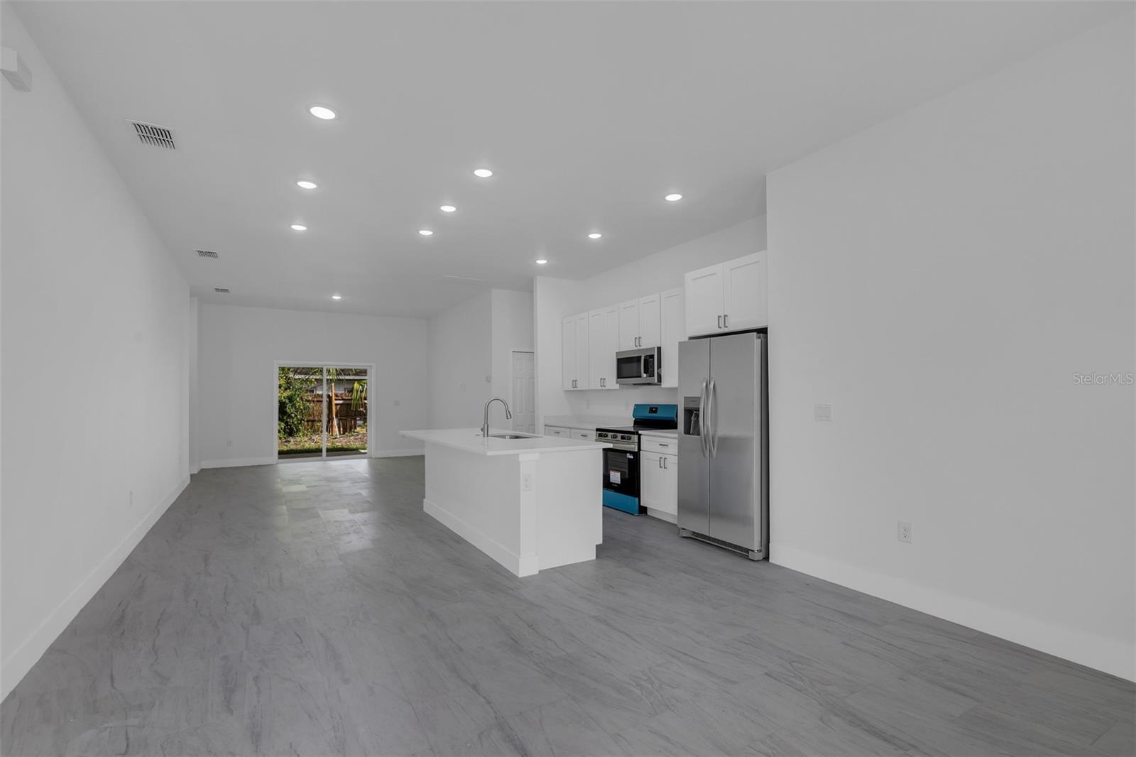 1221 Sw 5th St Property Photo 2