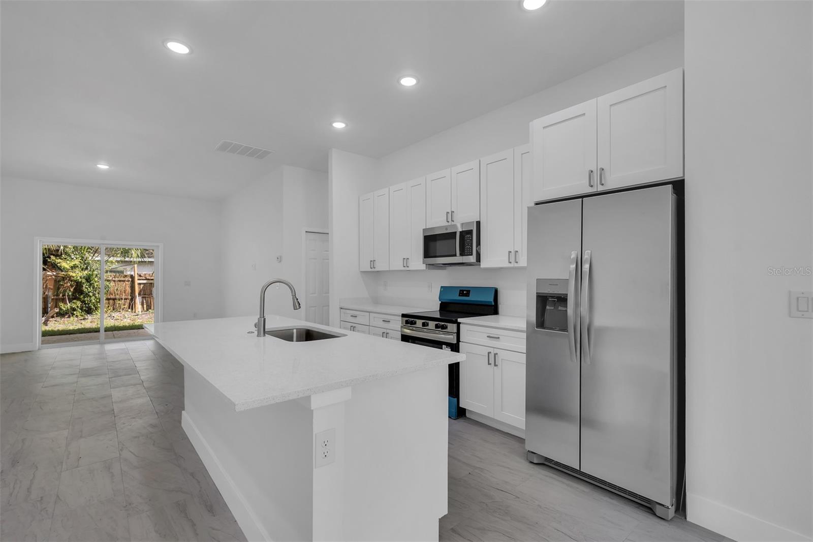 1221 Sw 5th St Property Photo 3
