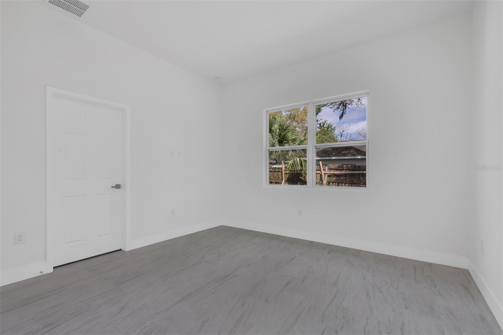1221 Sw 5th St Property Photo 4