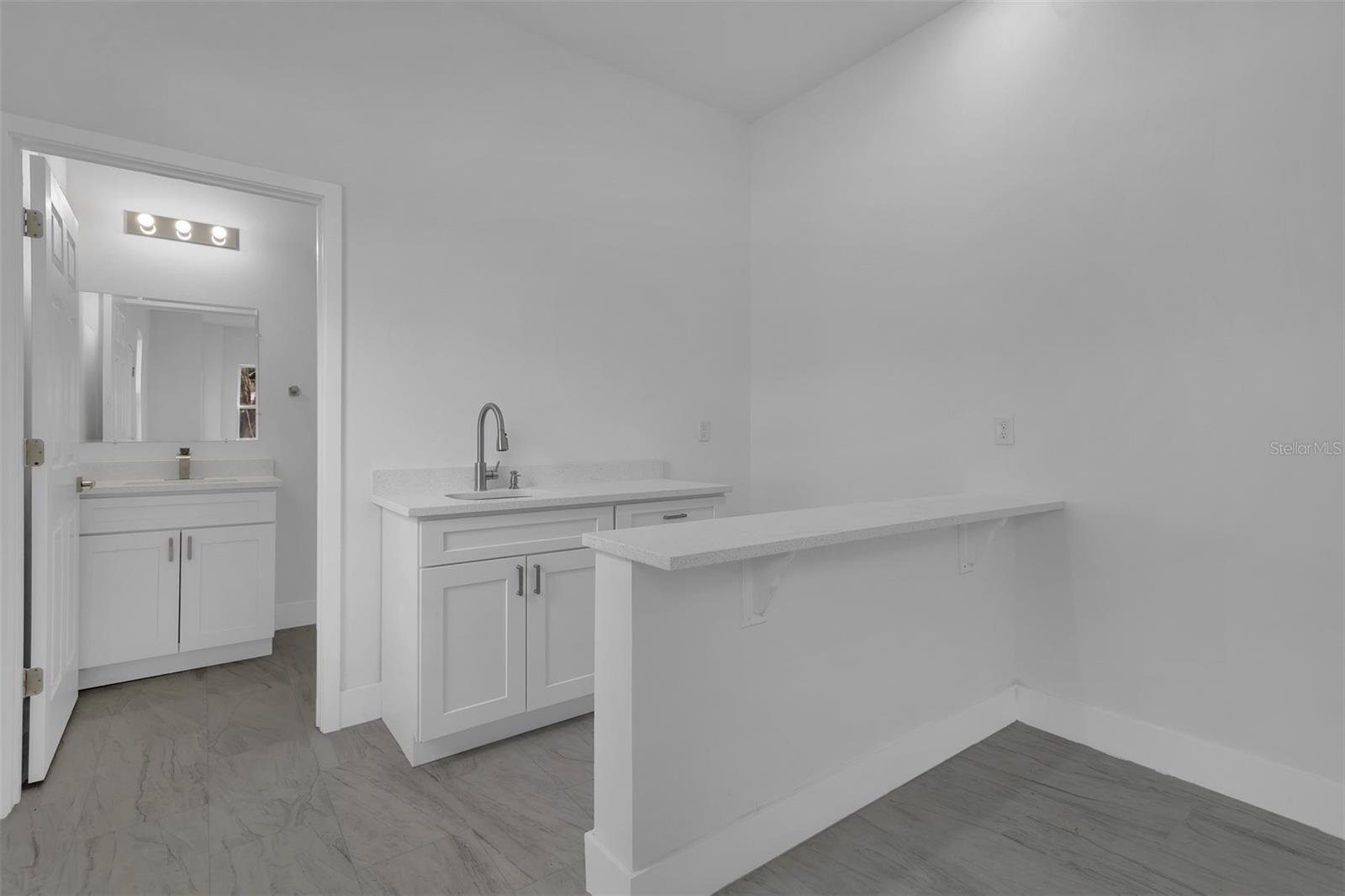 1221 Sw 5th St Property Photo 10
