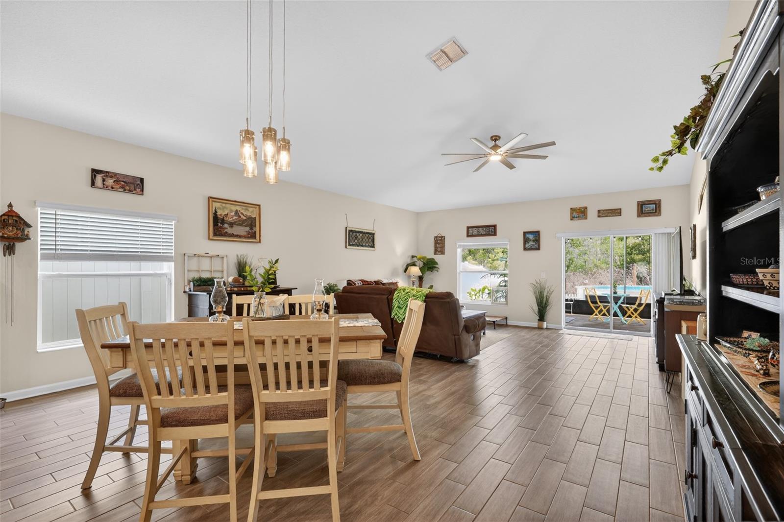4221 Holstein St Property Photo 10