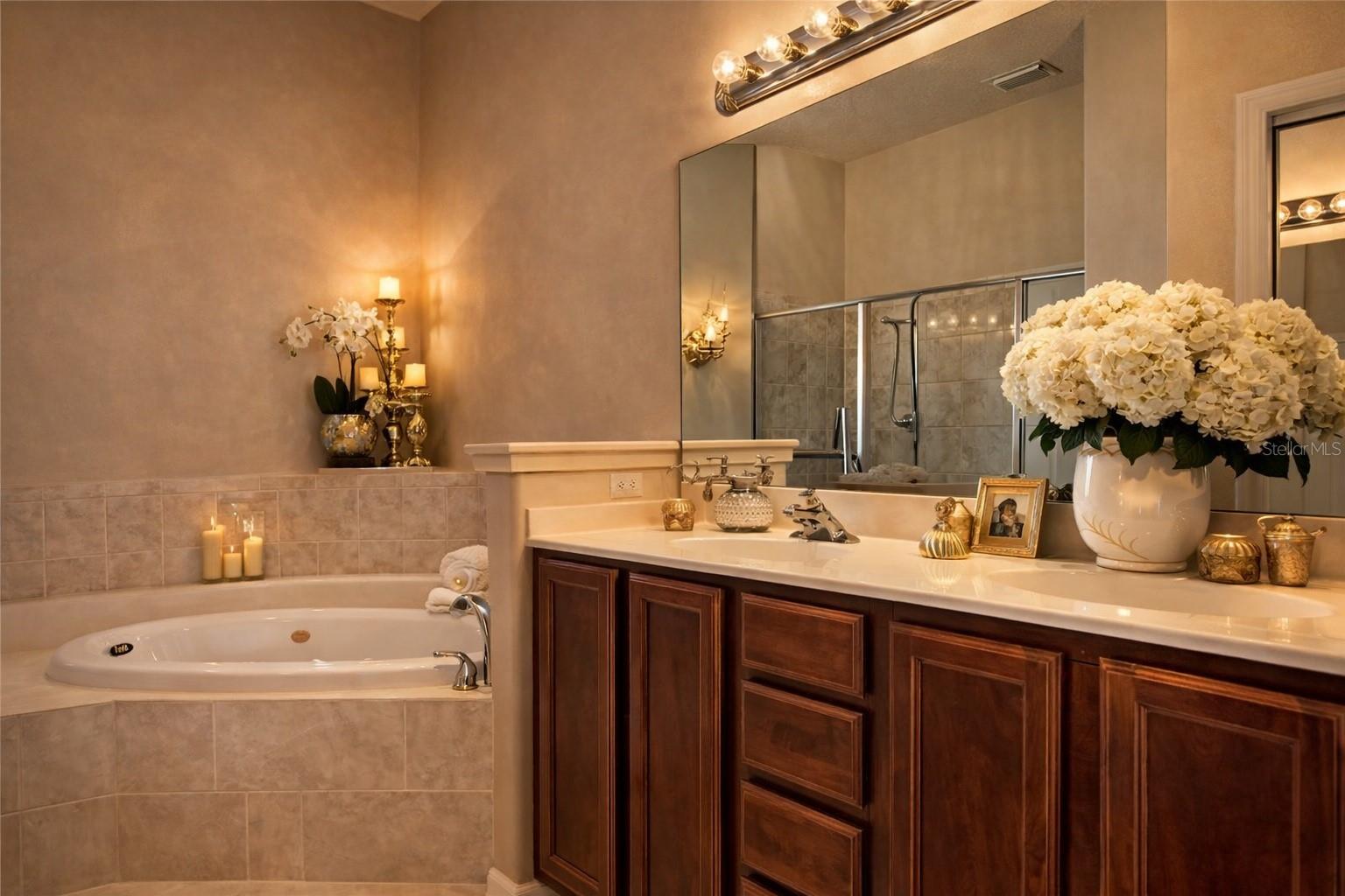 6002 Renaissance Ct Property Photo 4