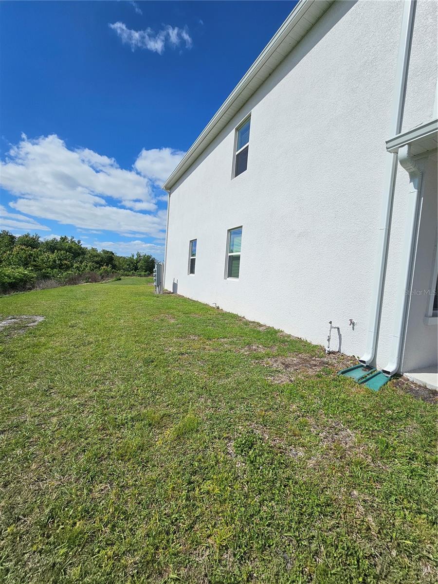 3054 Chantilly Dr Property Photo 3