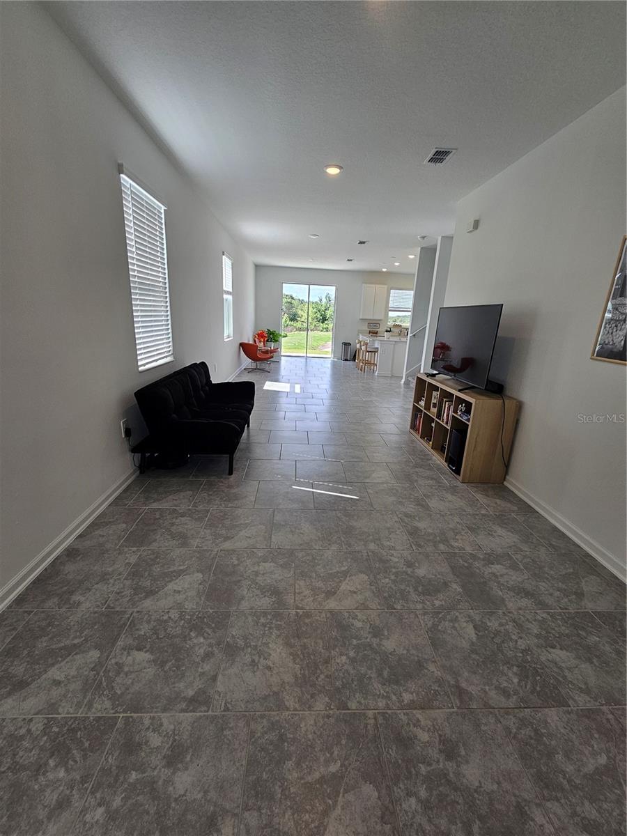 3054 Chantilly Dr Property Photo 4