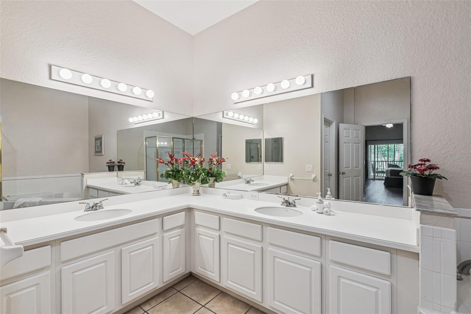 810 Lucaya Loop Property Photo 26