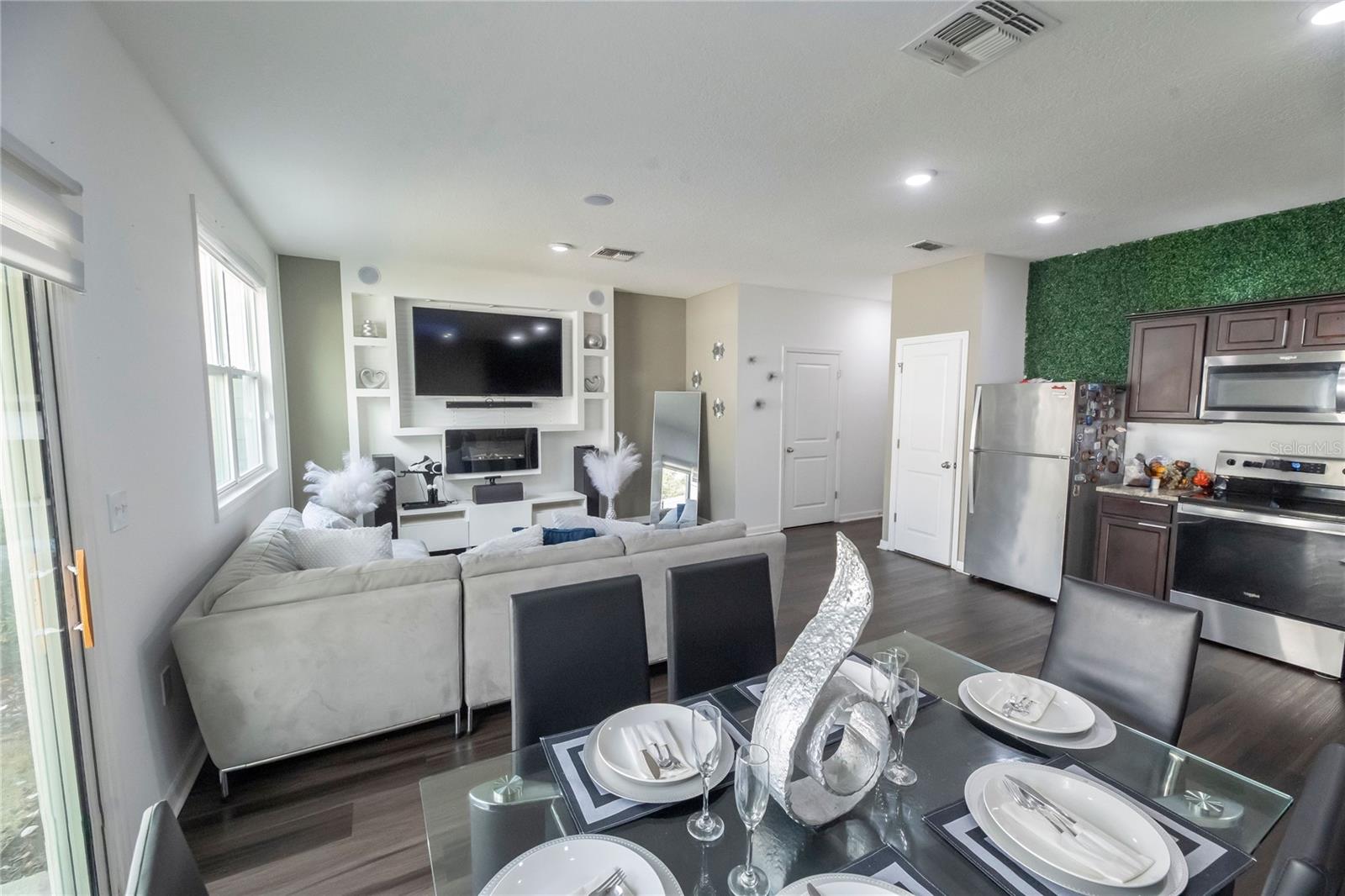 844 Grandin St Property Photo 11