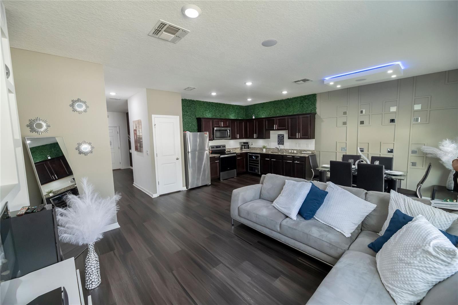 844 Grandin St Property Photo 12