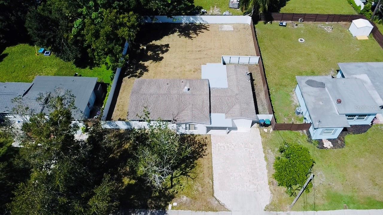 136 Lynbrook Dr Property Photo 2