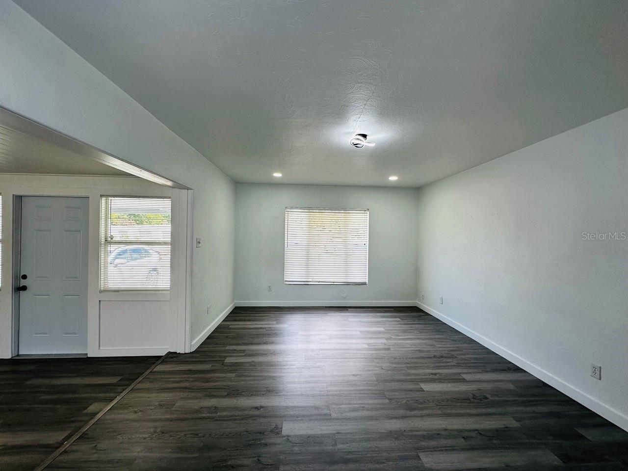 136 Lynbrook Dr Property Photo 8