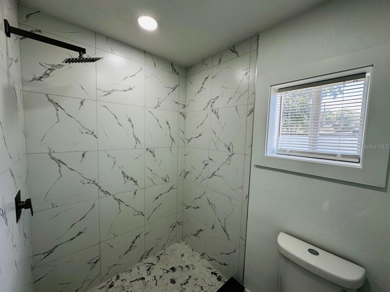 136 Lynbrook Dr Property Photo 13