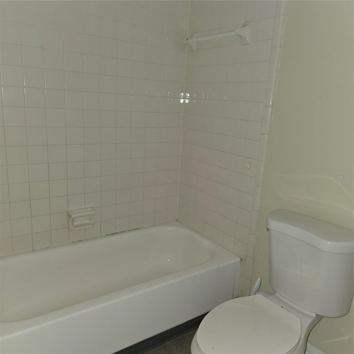 922 Lake Destiny Rd #f Property Photo 7