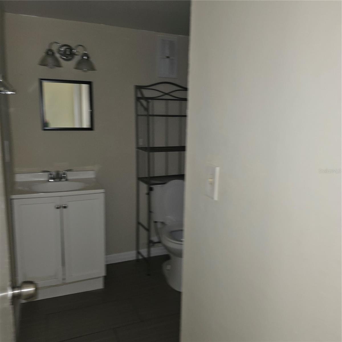 922 Lake Destiny Rd #f Property Photo 8