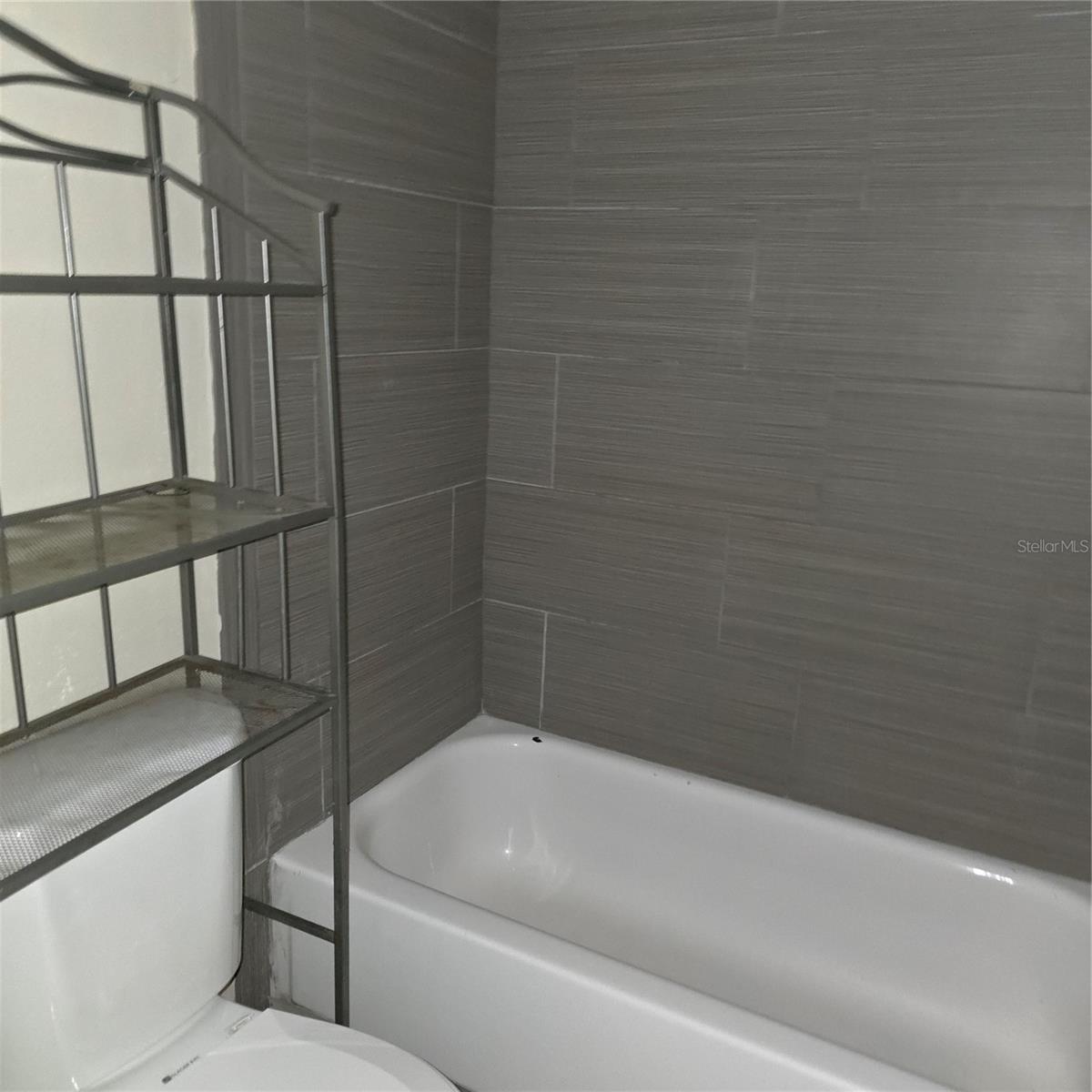 922 Lake Destiny Rd #f Property Photo 14