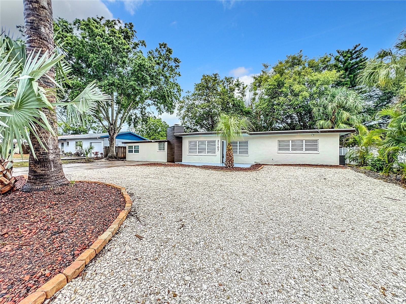 2107 Pine Ter Property Photo 1