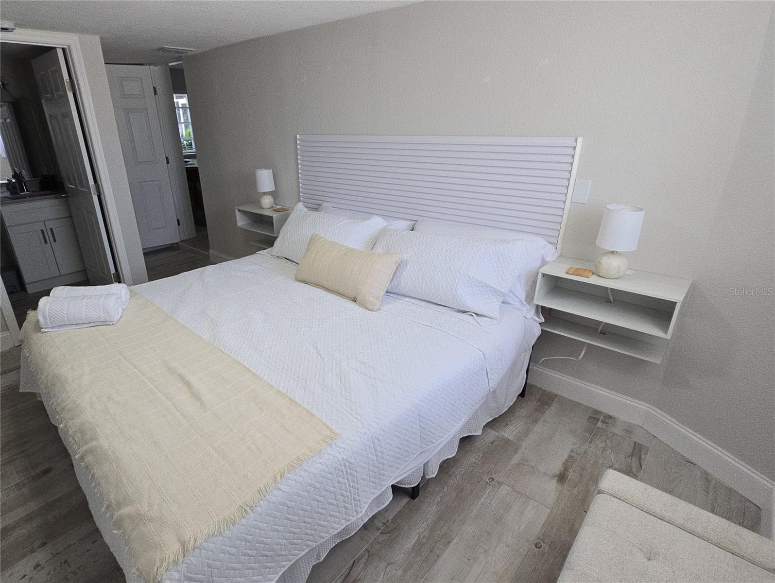 2107 Pine Ter Property Photo 12