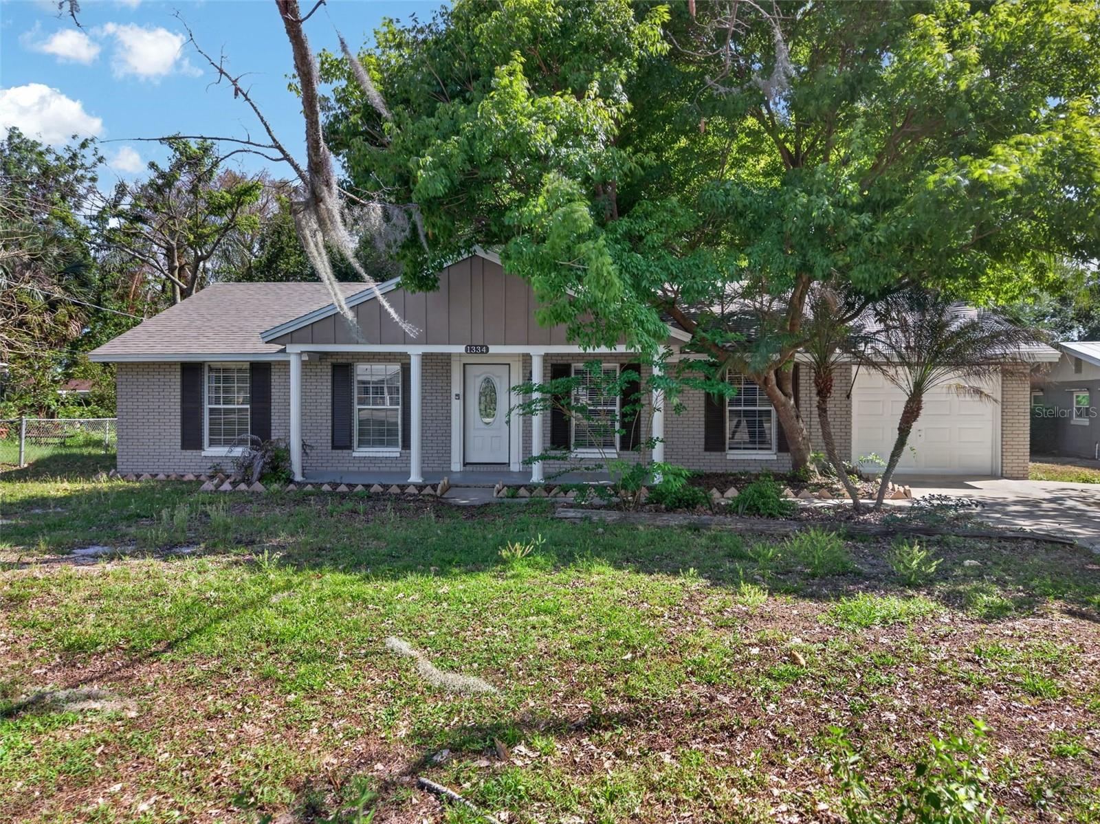 1334 STATELY OAKS DR NW