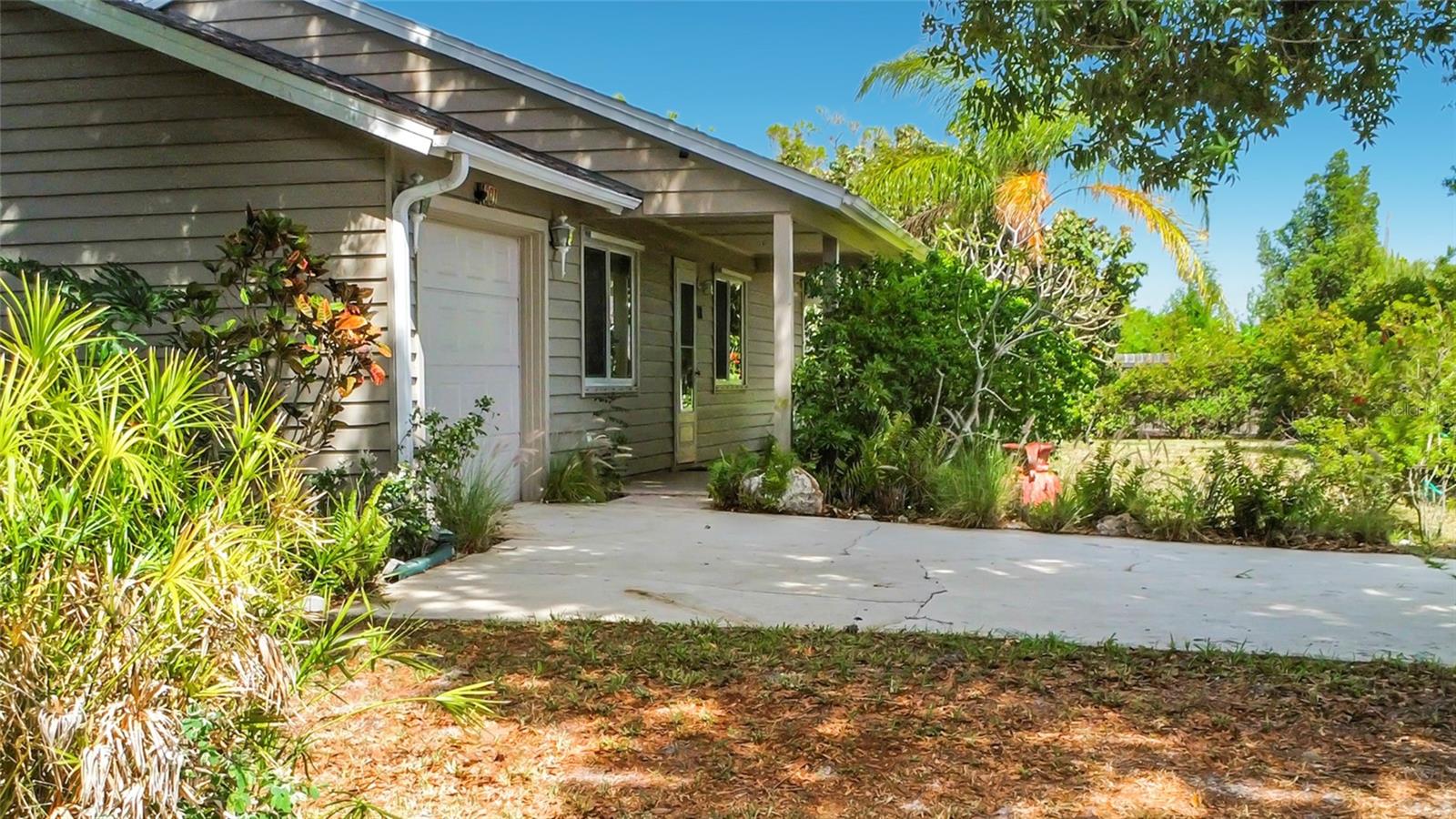 601 E Seminole Dr Property Photo 3