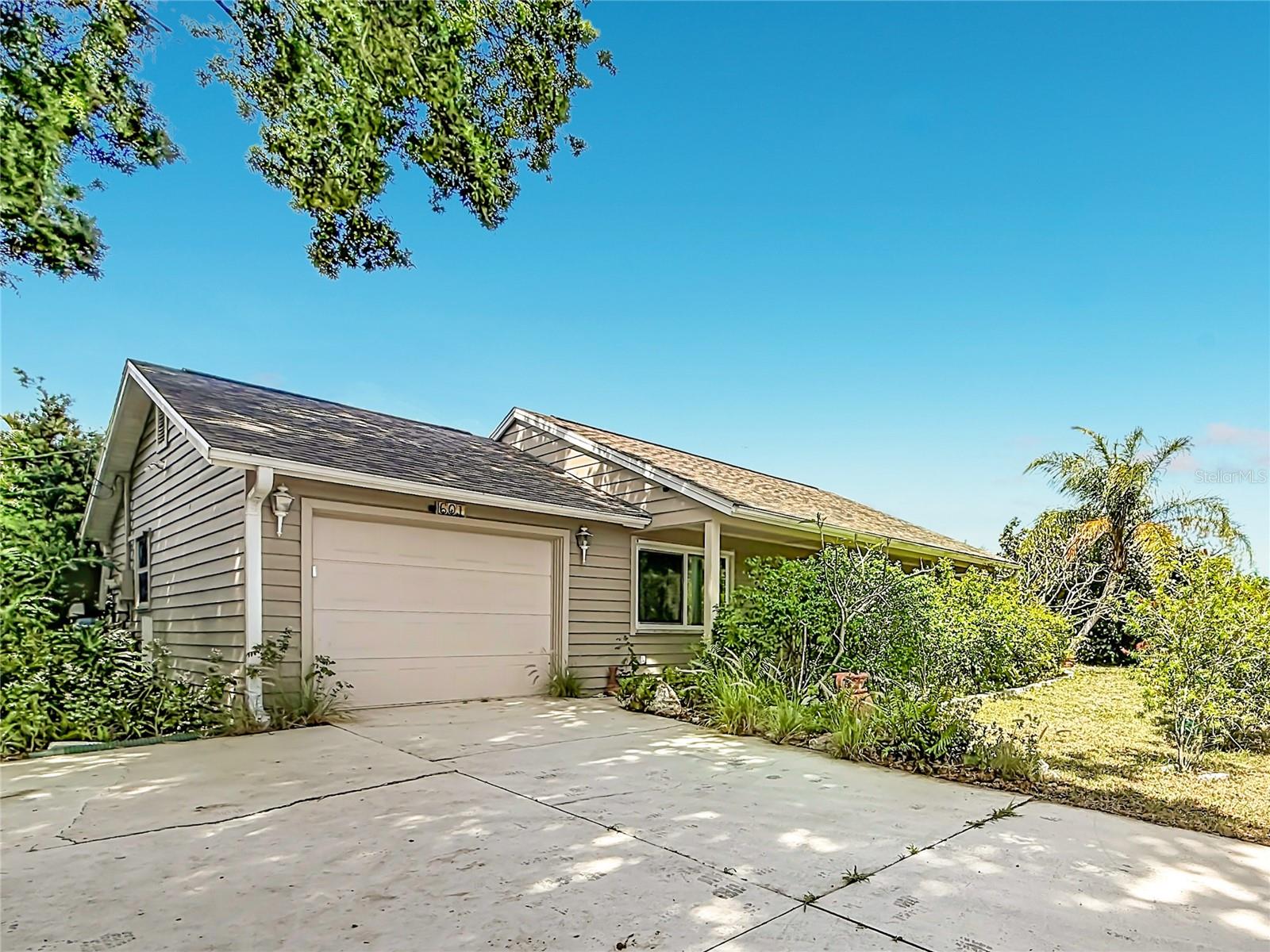 601 E Seminole Dr Property Photo 4