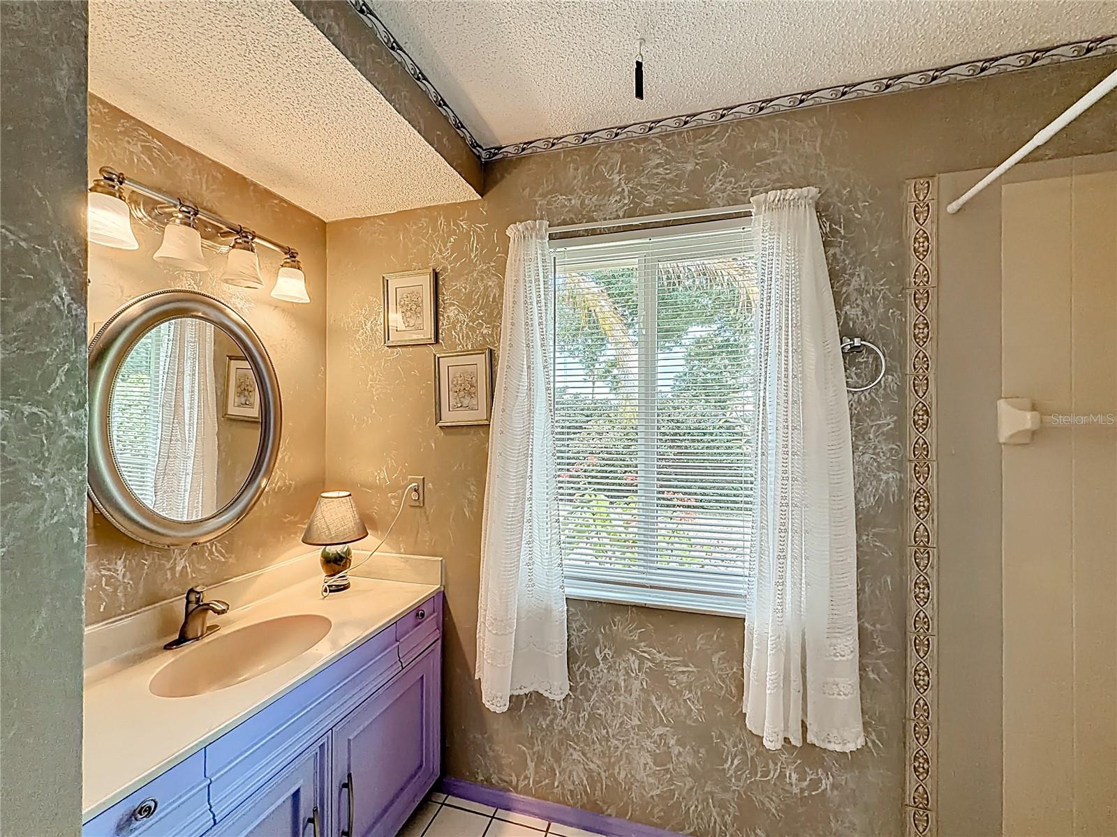 601 E Seminole Dr Property Photo 27