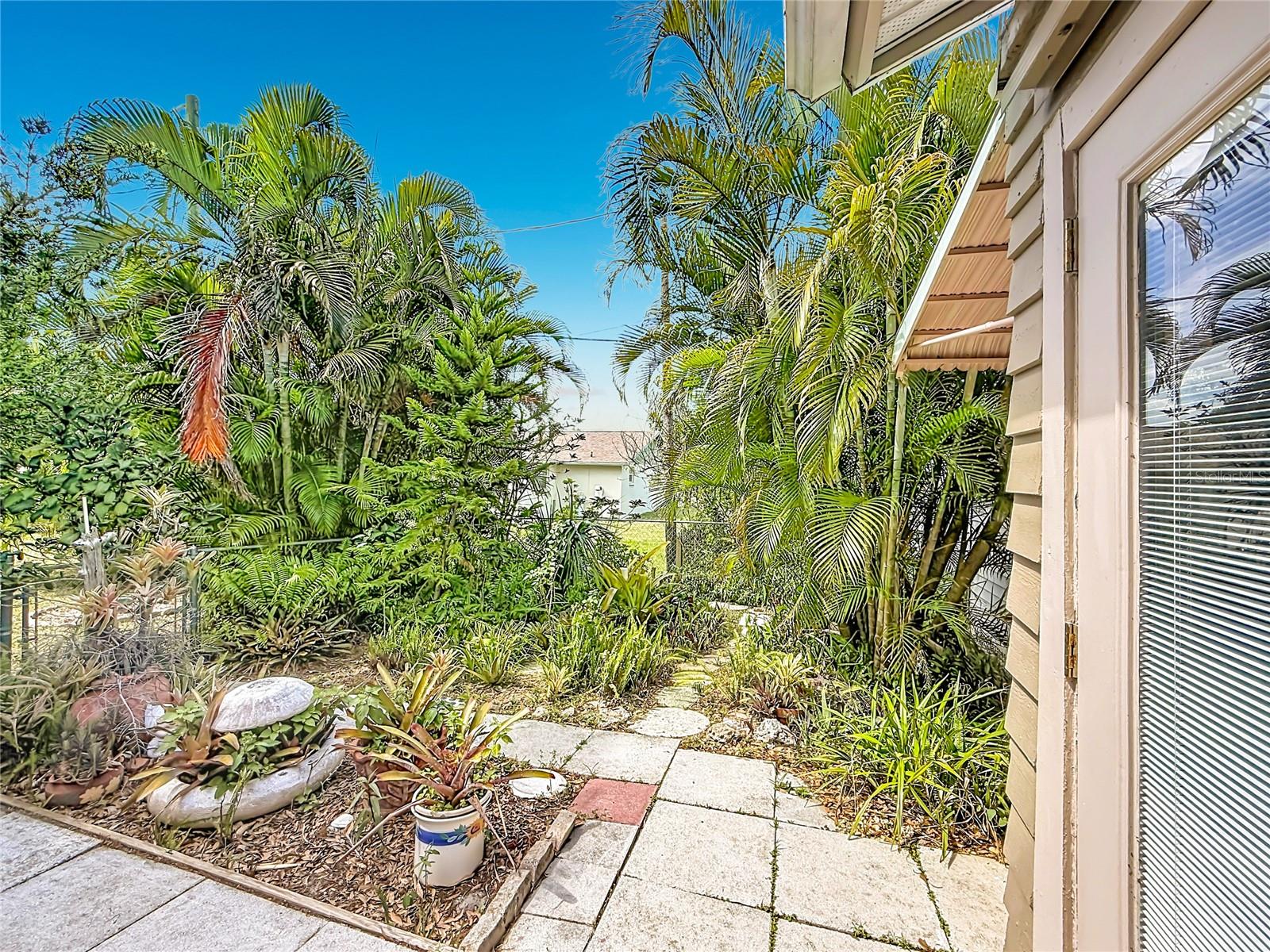 601 E Seminole Dr Property Photo 43