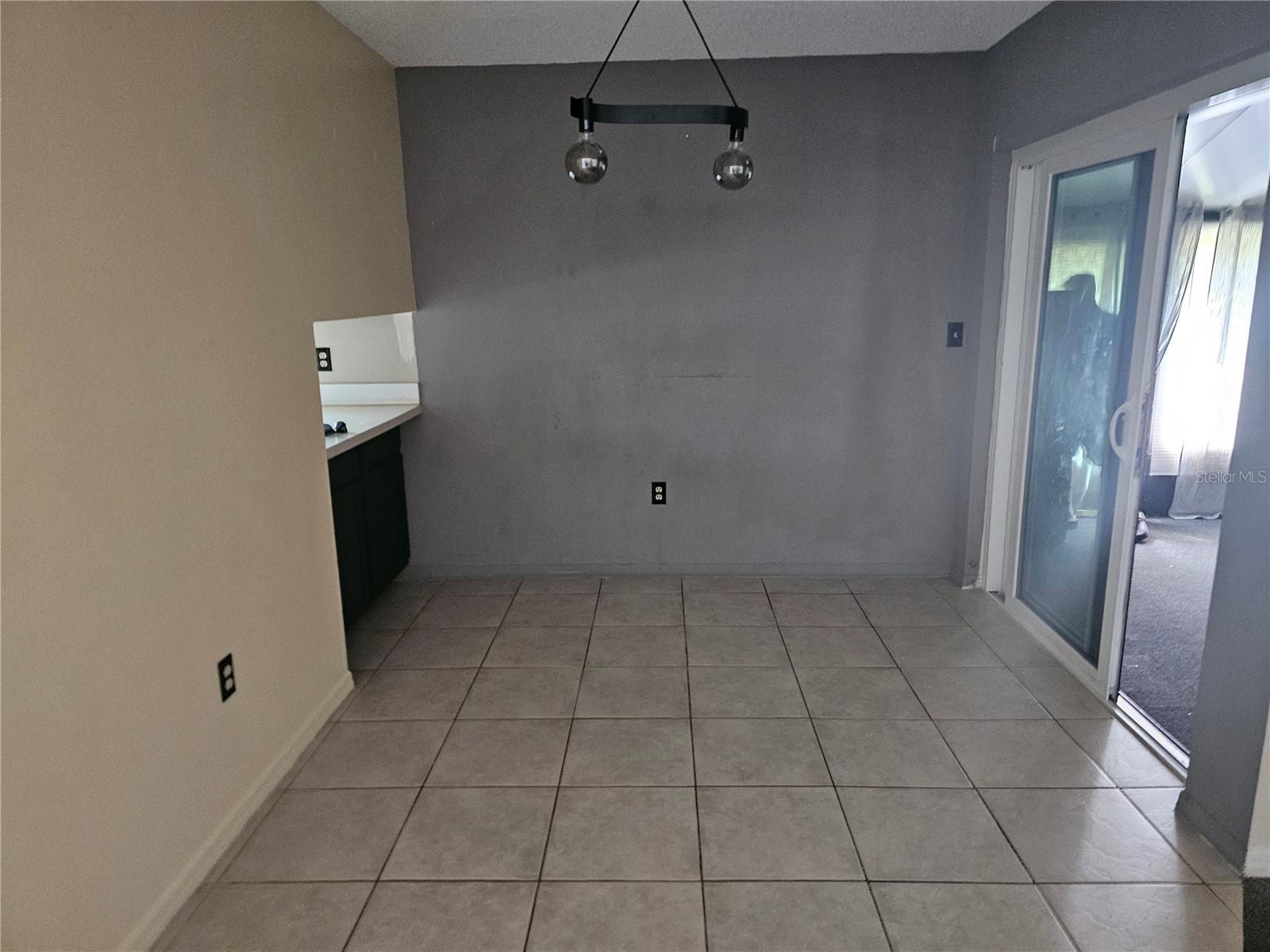 569 Hunter Cir Property Photo 4