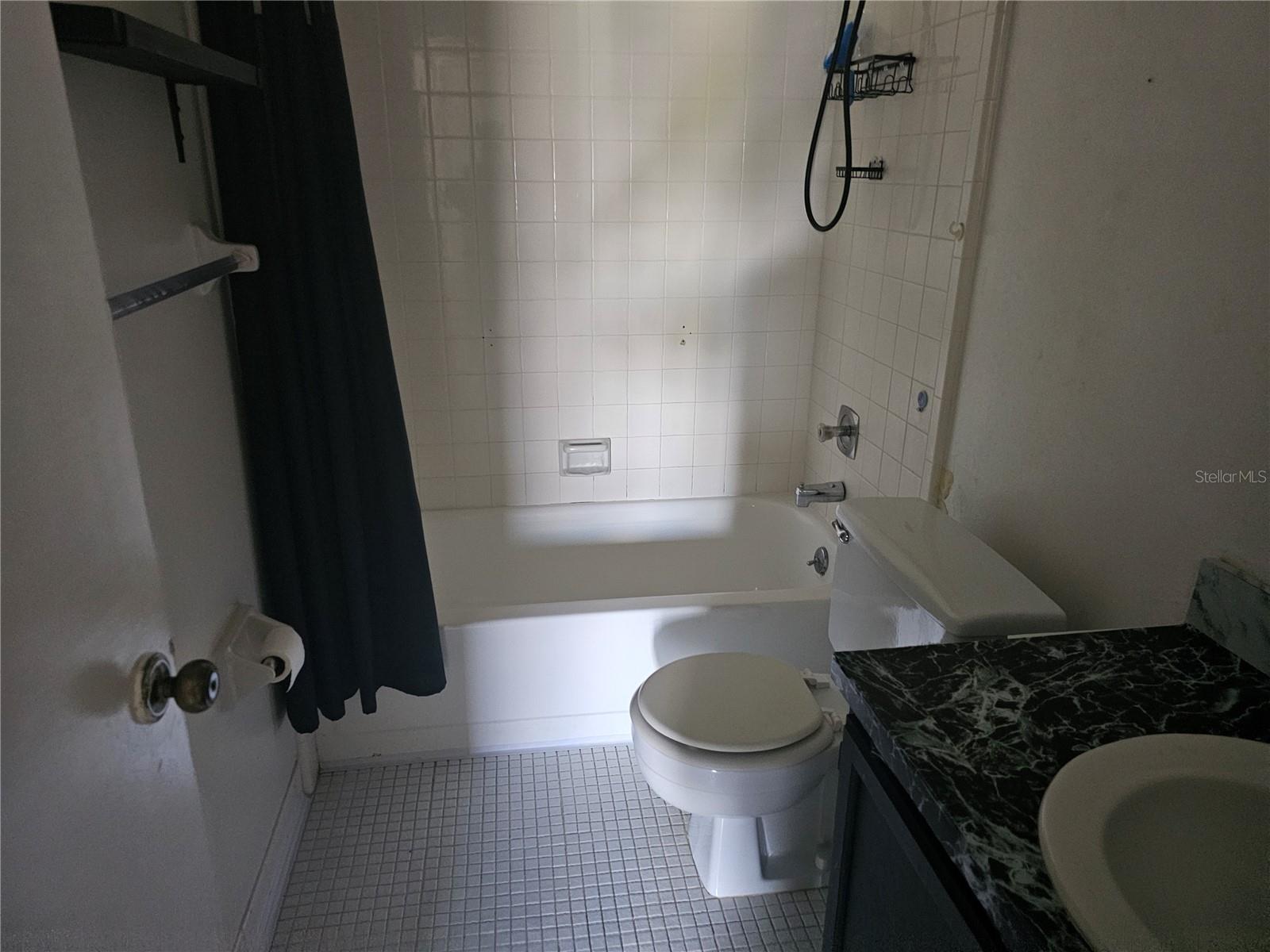 569 Hunter Cir Property Photo 5