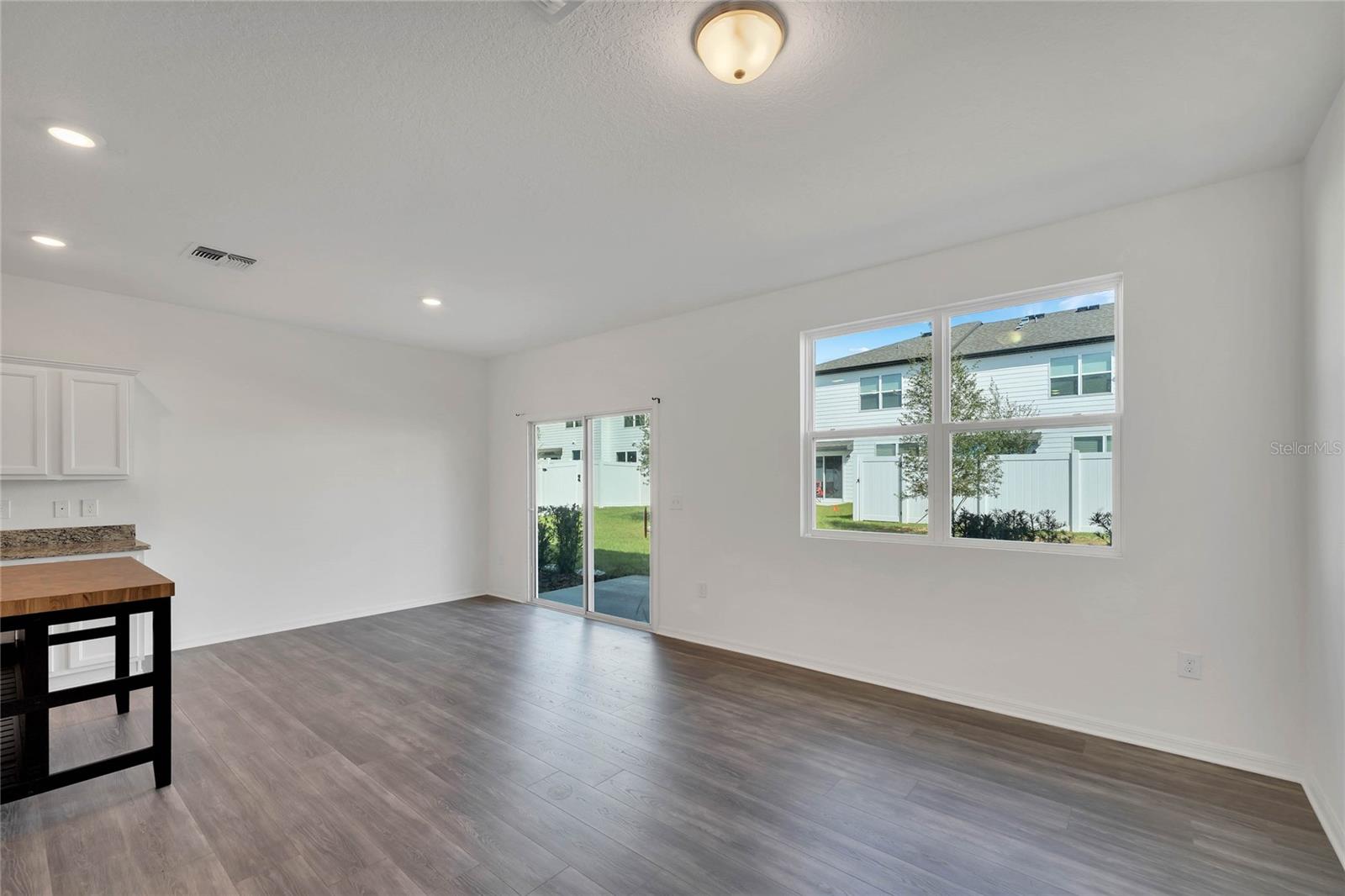 840 Grandin St Property Photo 6