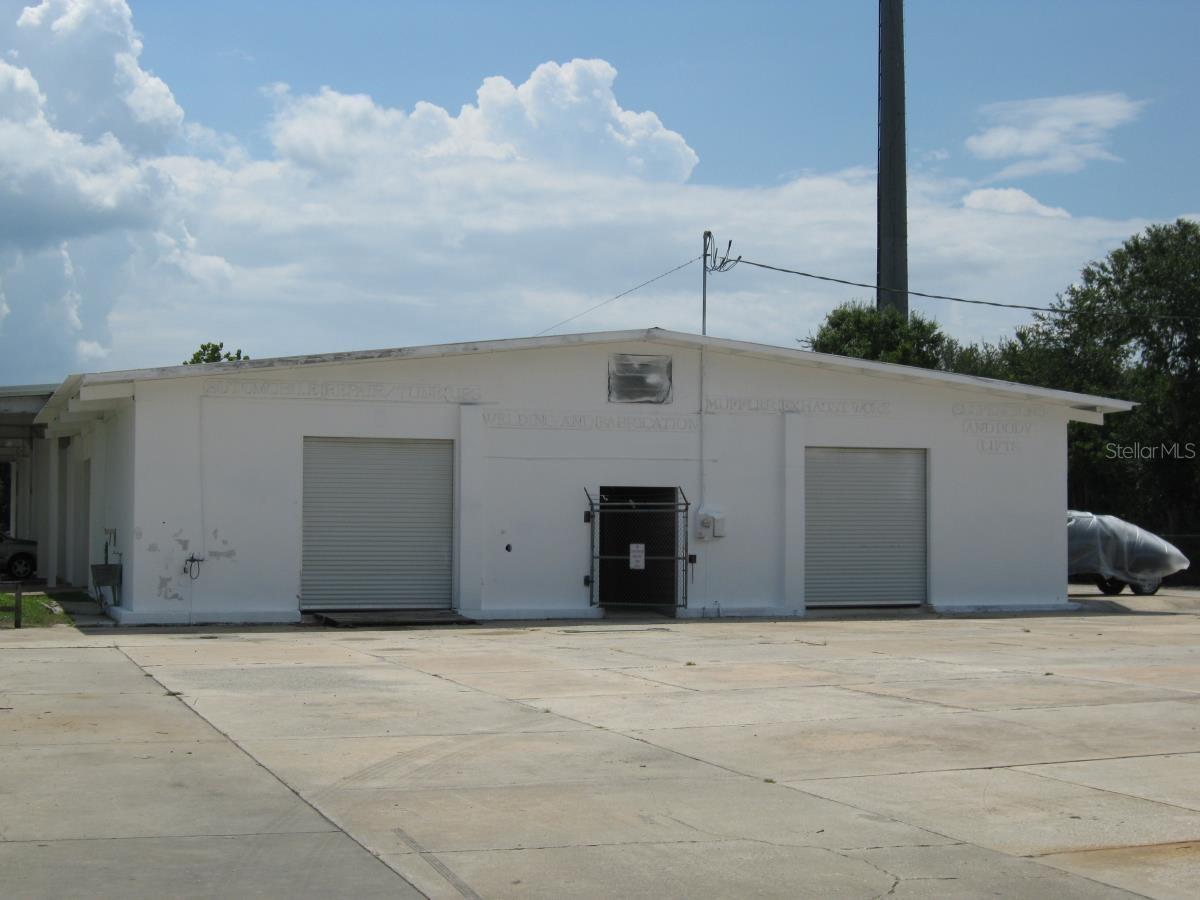 1200 S John Young Pkwy Property Photo 2