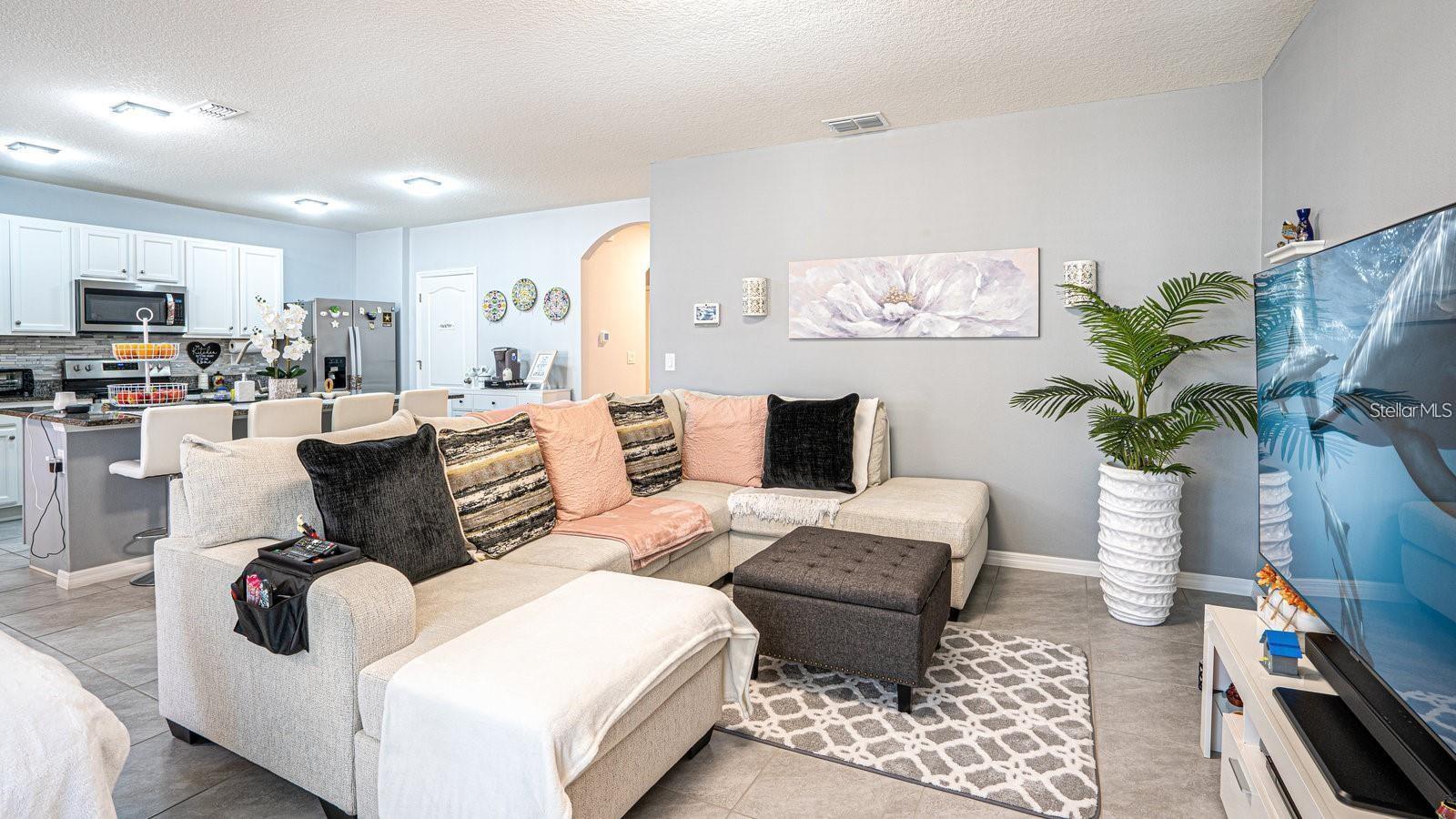 1610 Spray Ter Property Photo 3
