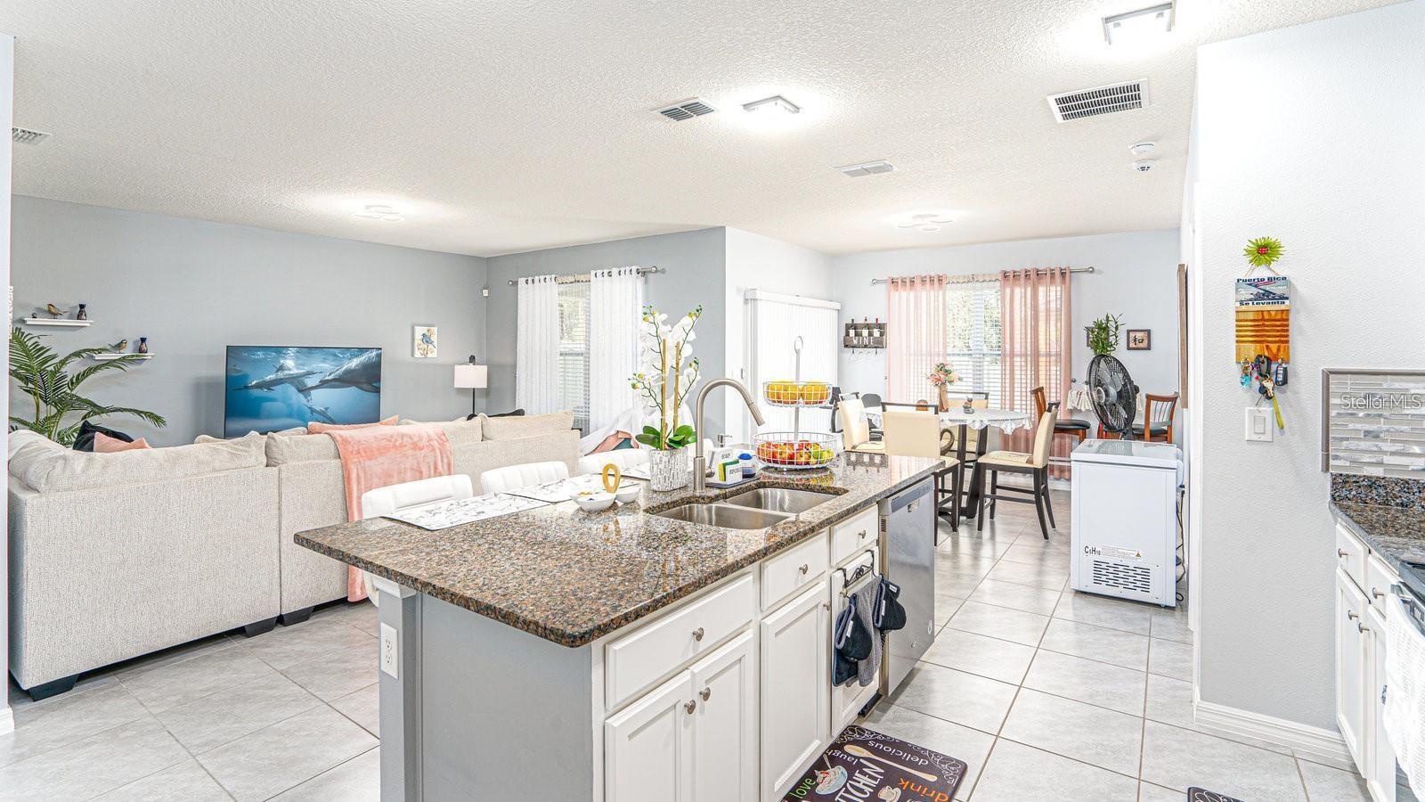 1610 Spray Ter Property Photo 4
