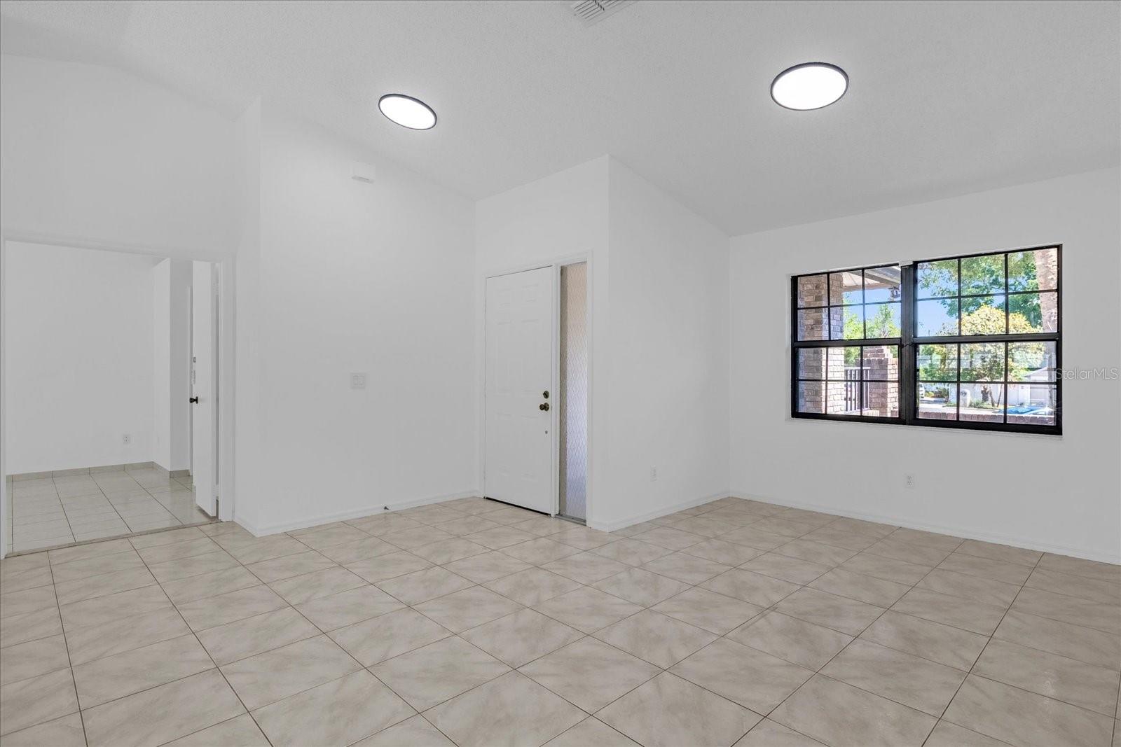 9011 Chapman Oak Ct Property Photo 4