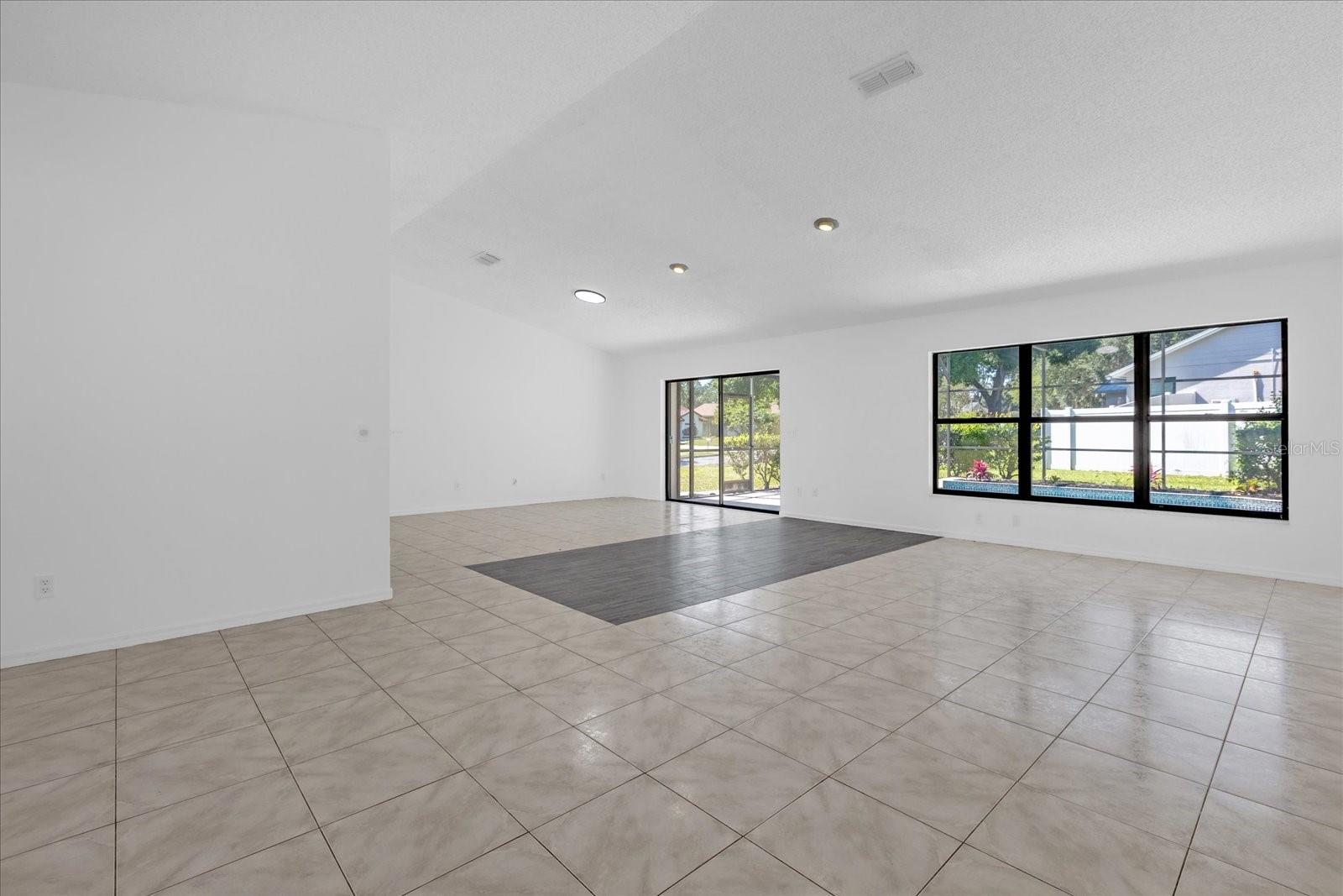 9011 Chapman Oak Ct Property Photo 5
