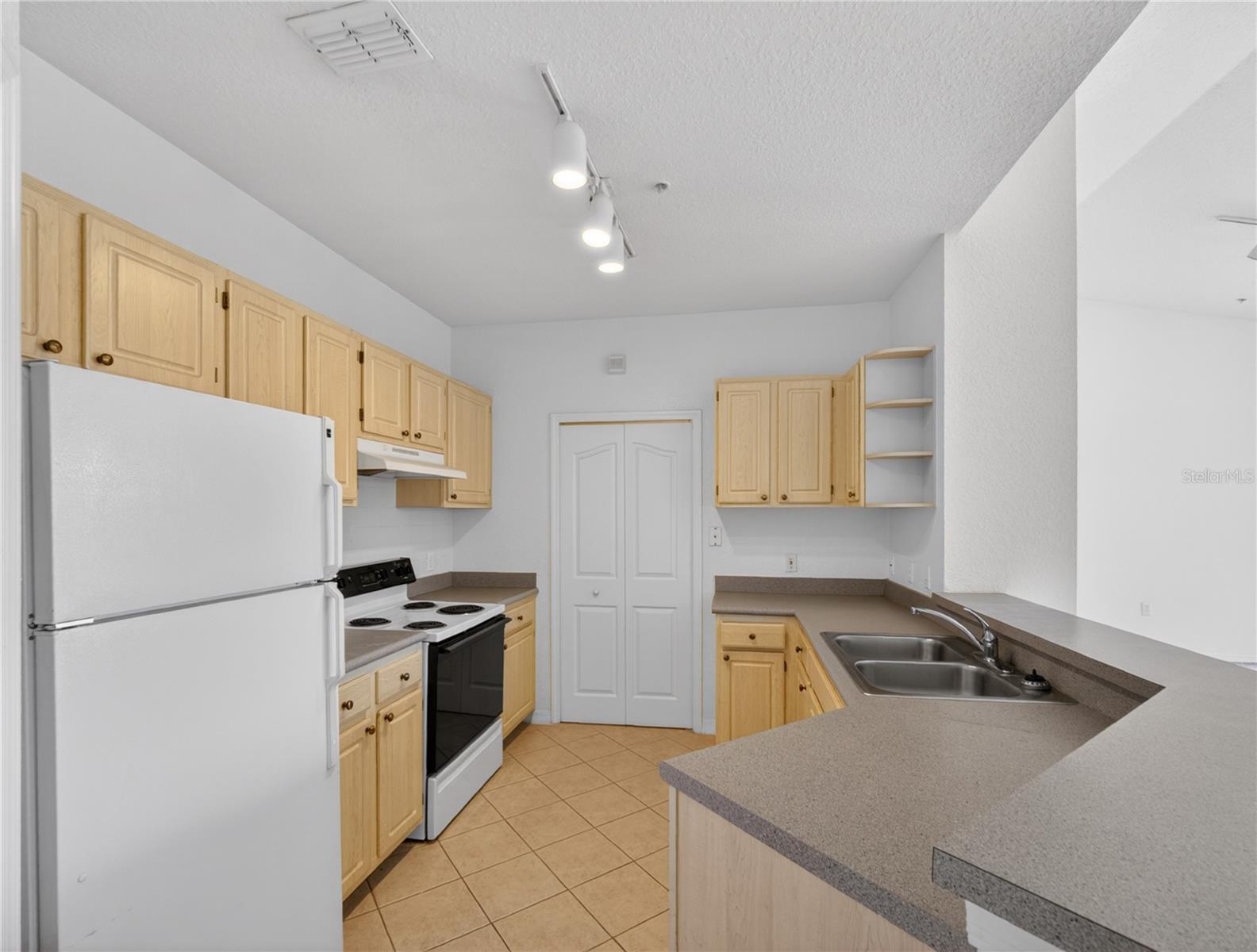 1100 Lake Shadow Cir #2307 Property Photo 23