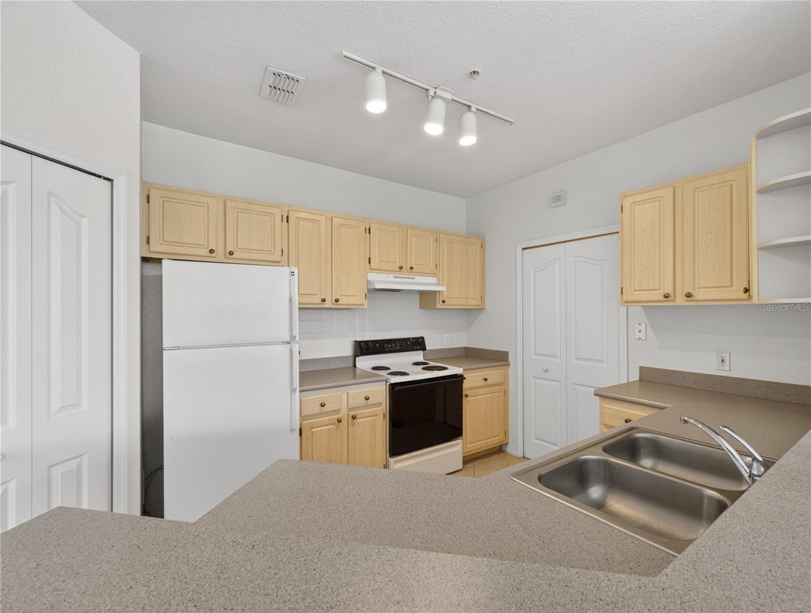 1100 Lake Shadow Cir #2307 Property Photo 24