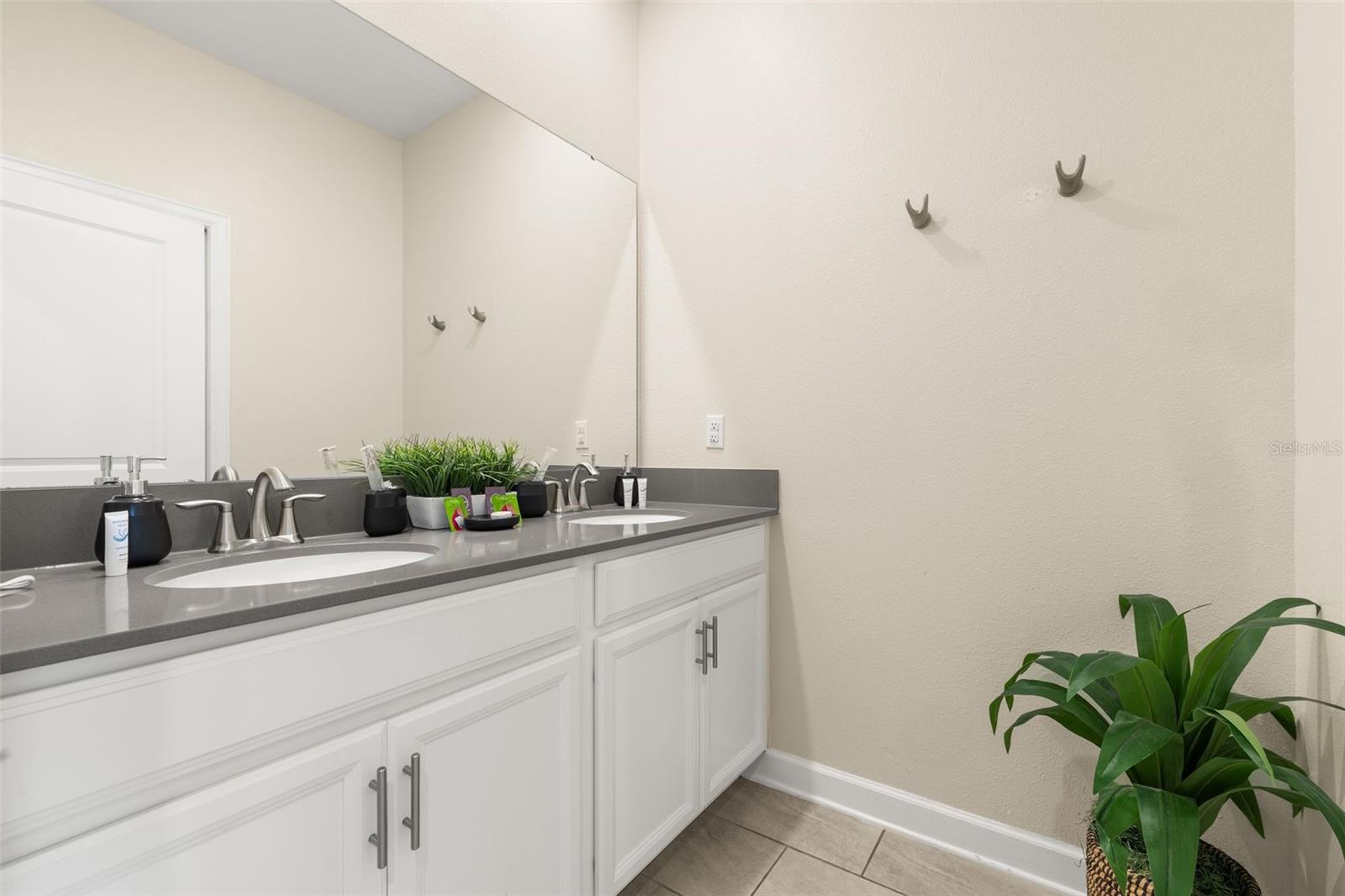 1176 Challenge Dr Property Photo 16