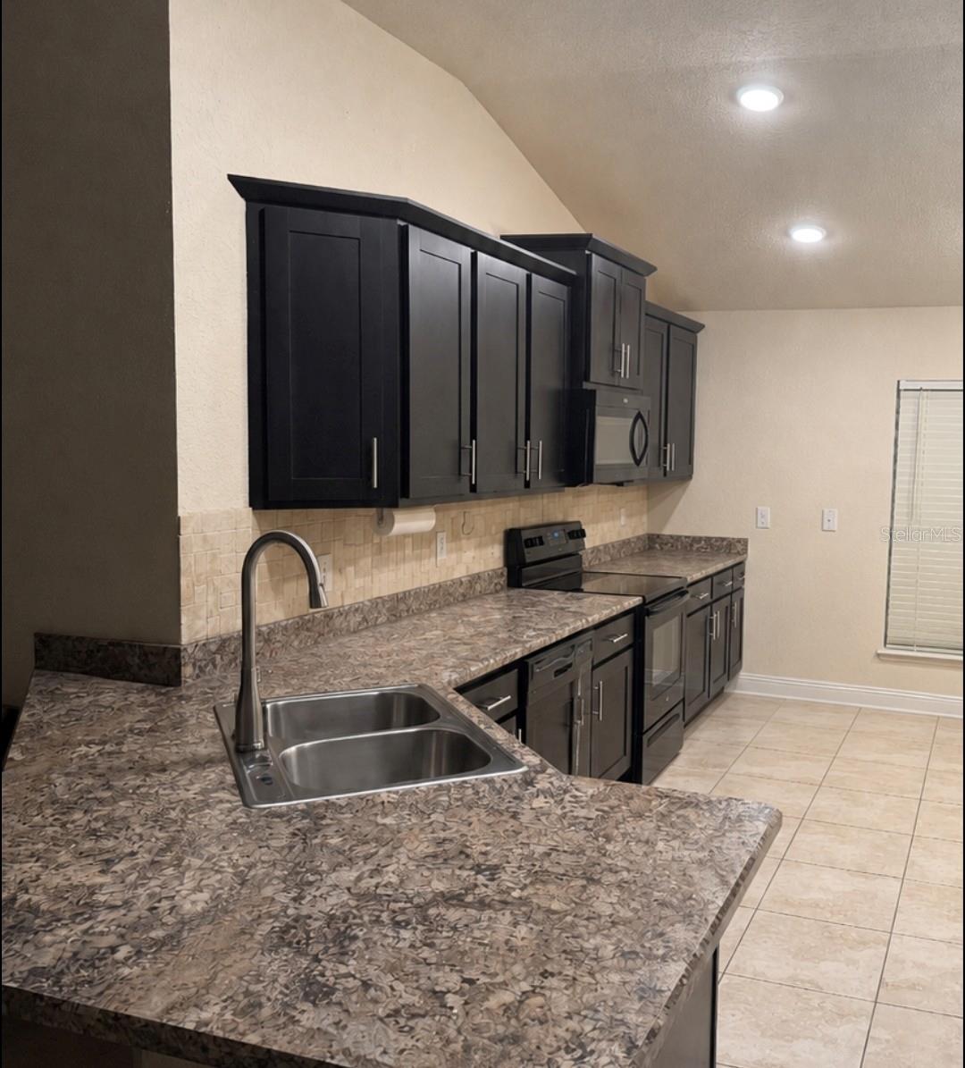 818 Landmark Hills Dr Property Photo 6