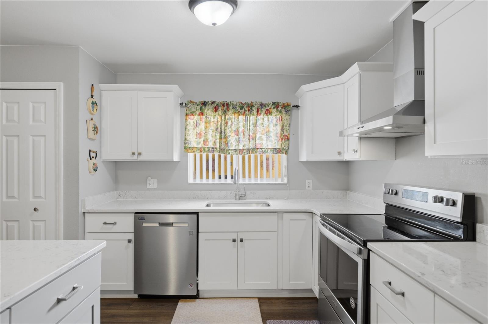 675 Basingstoke Ct Property Photo 16