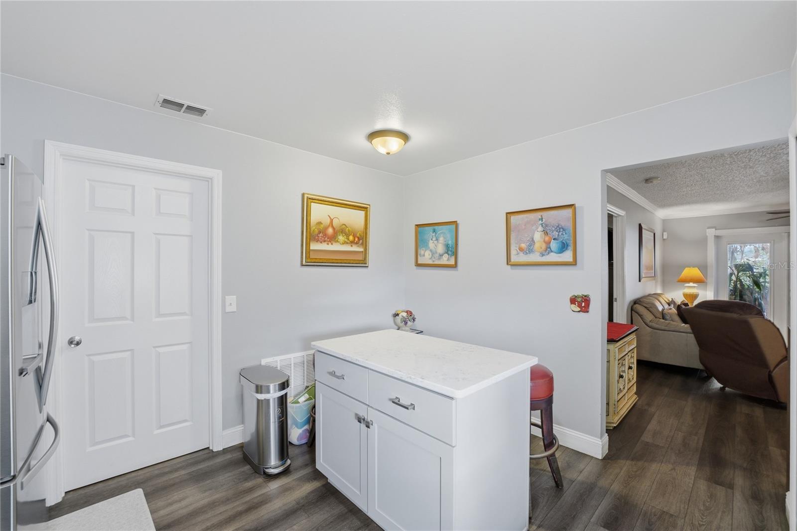 675 Basingstoke Ct Property Photo 17