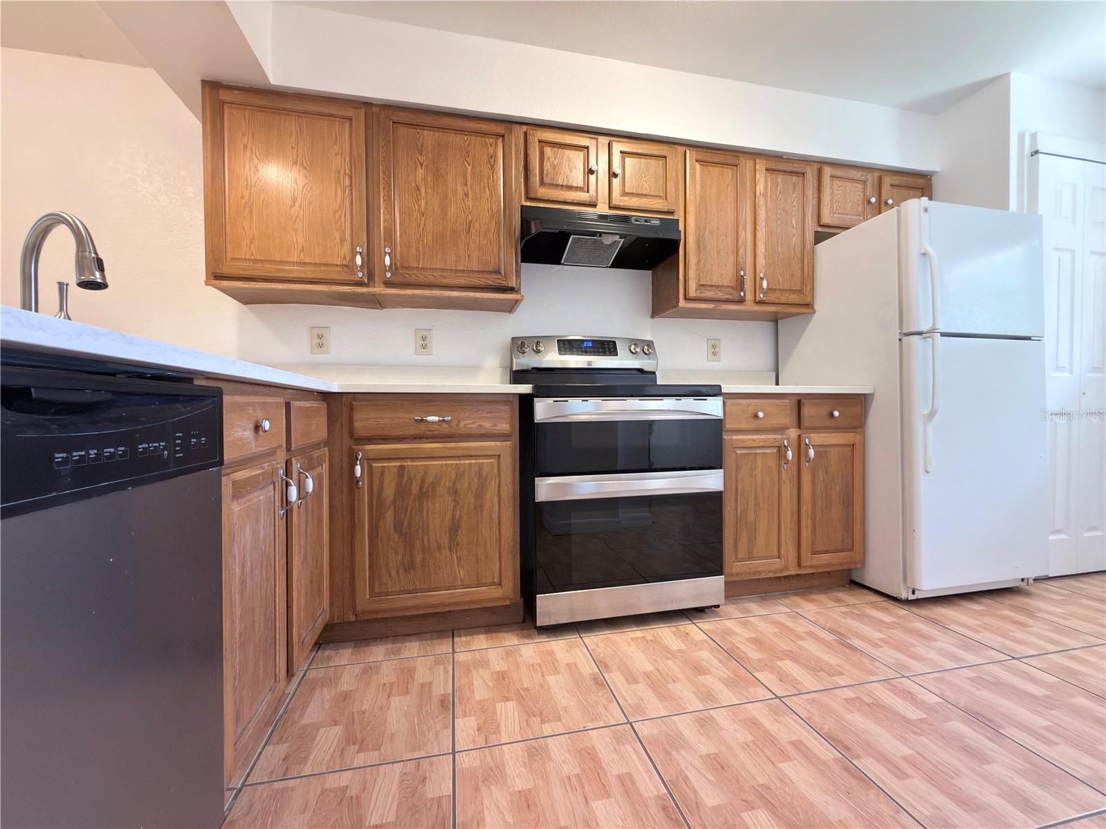 3136 Enclave Ct Property Photo 4