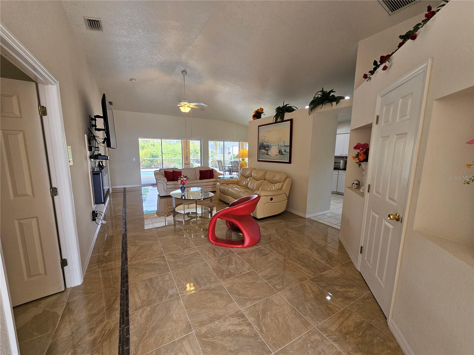 114 Albatross Rd Property Photo 3