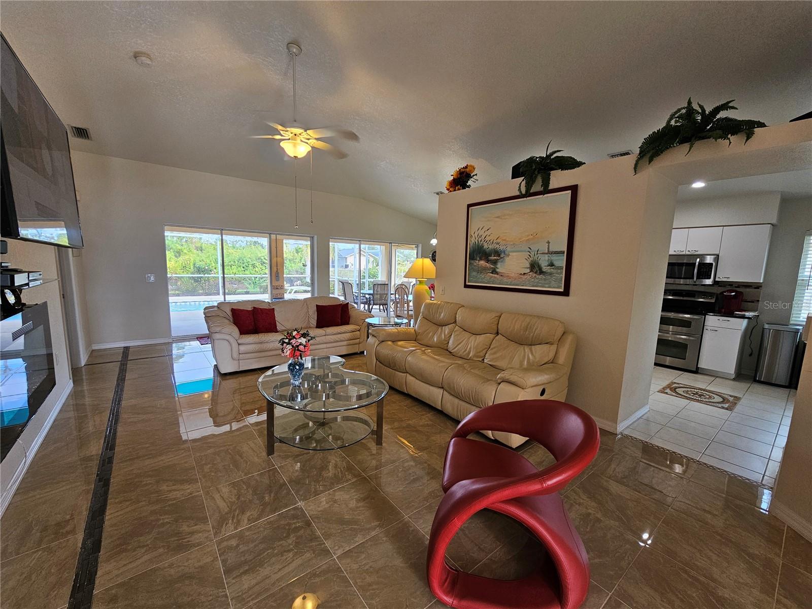 114 Albatross Rd Property Photo 4