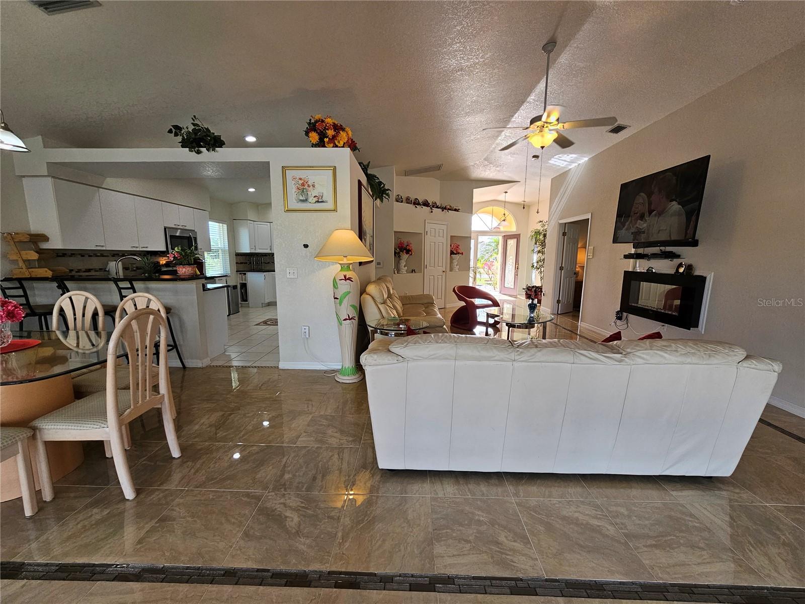 114 Albatross Rd Property Photo 7