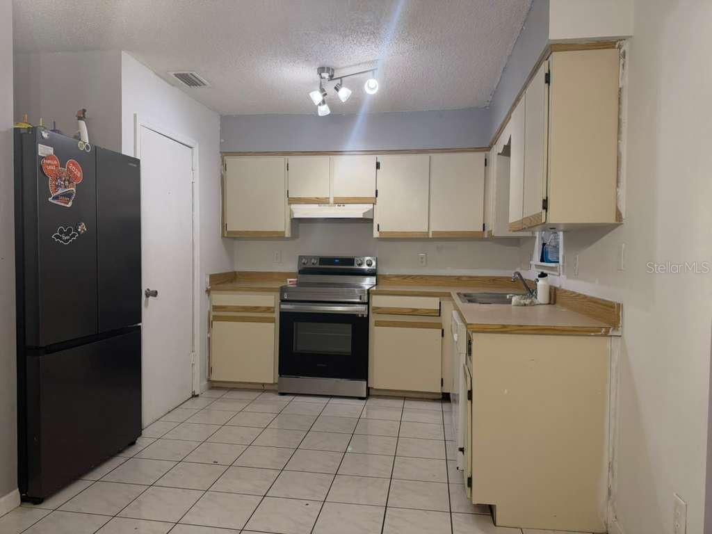 2824 W Huron Drive Property Photo 2