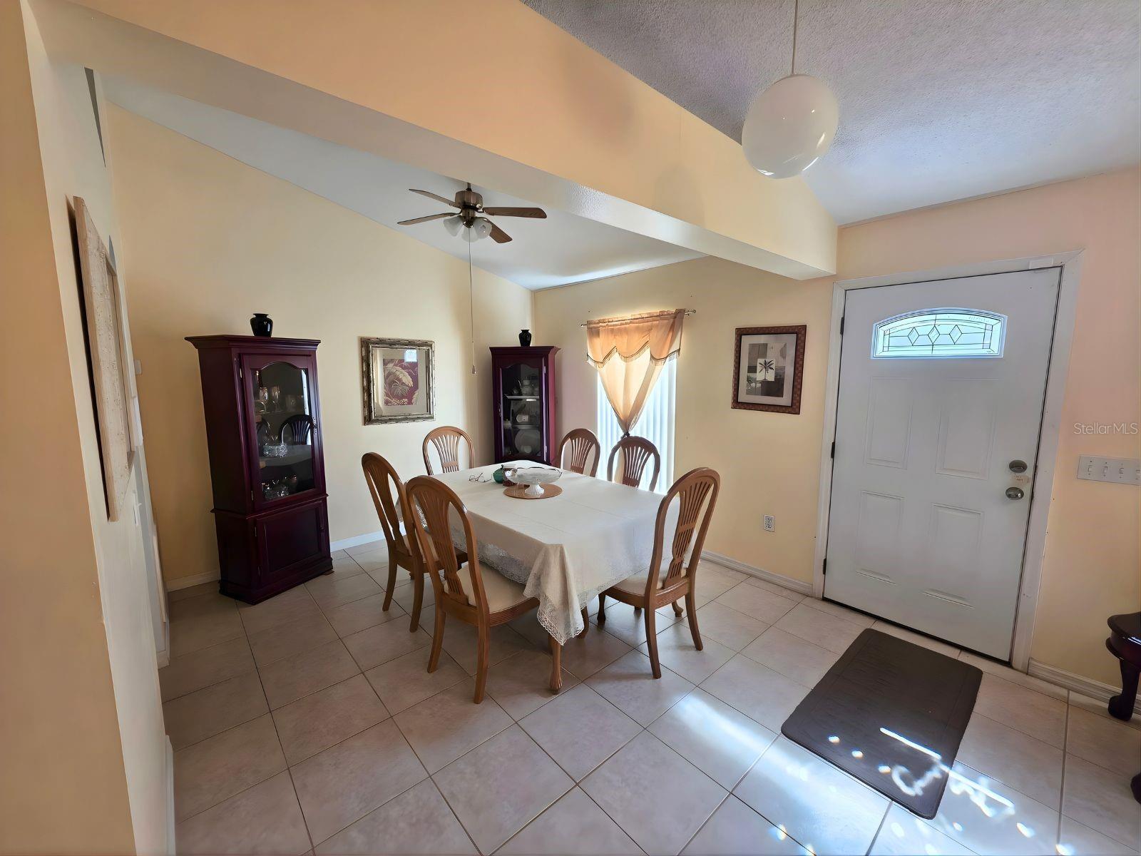 907 Stockport Dr Property Photo 2